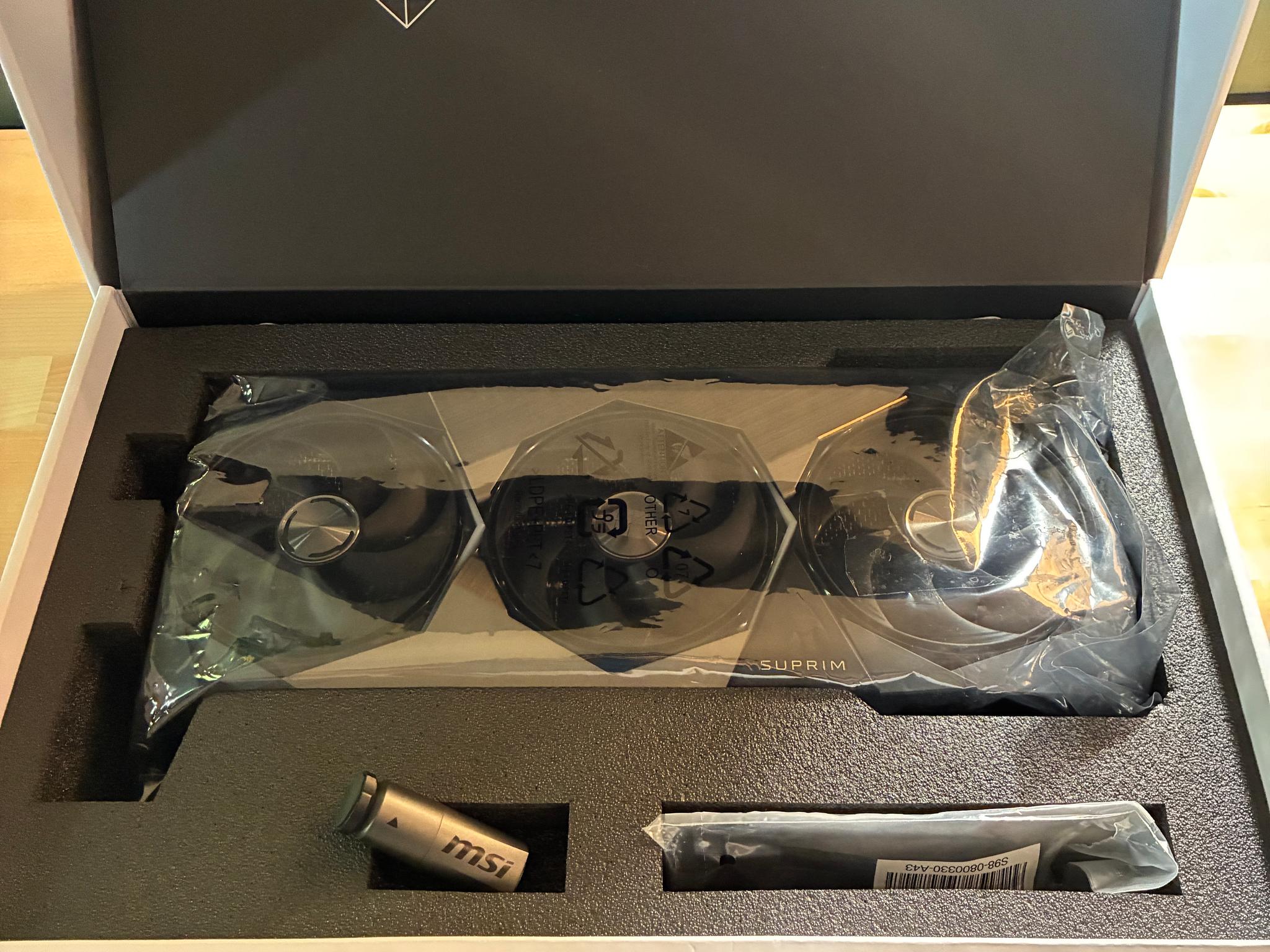 MSI GeForce RTX 5080 16G SUPRIM SOC Edition