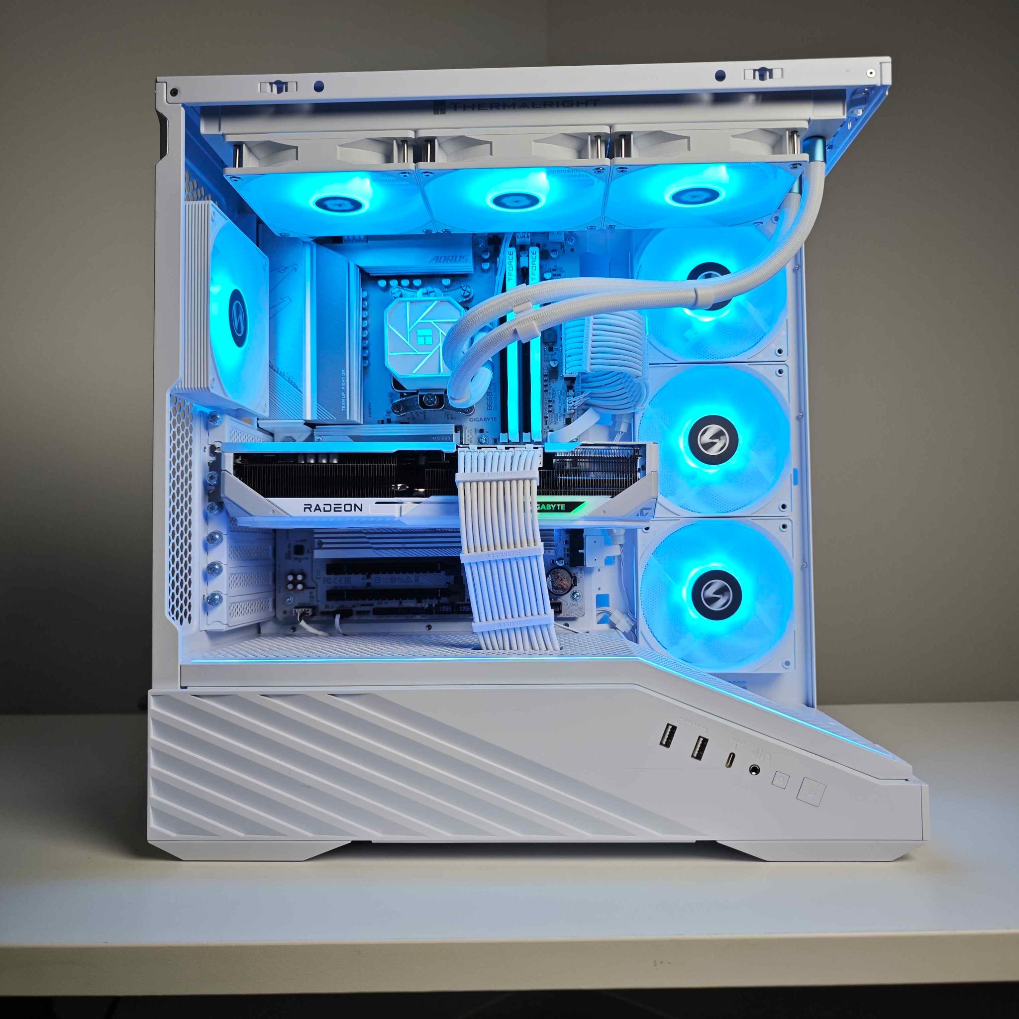 1440p All White Gaming PC - Ryzen 5 7500X3D - RX 9070XT - 4TB SSD
