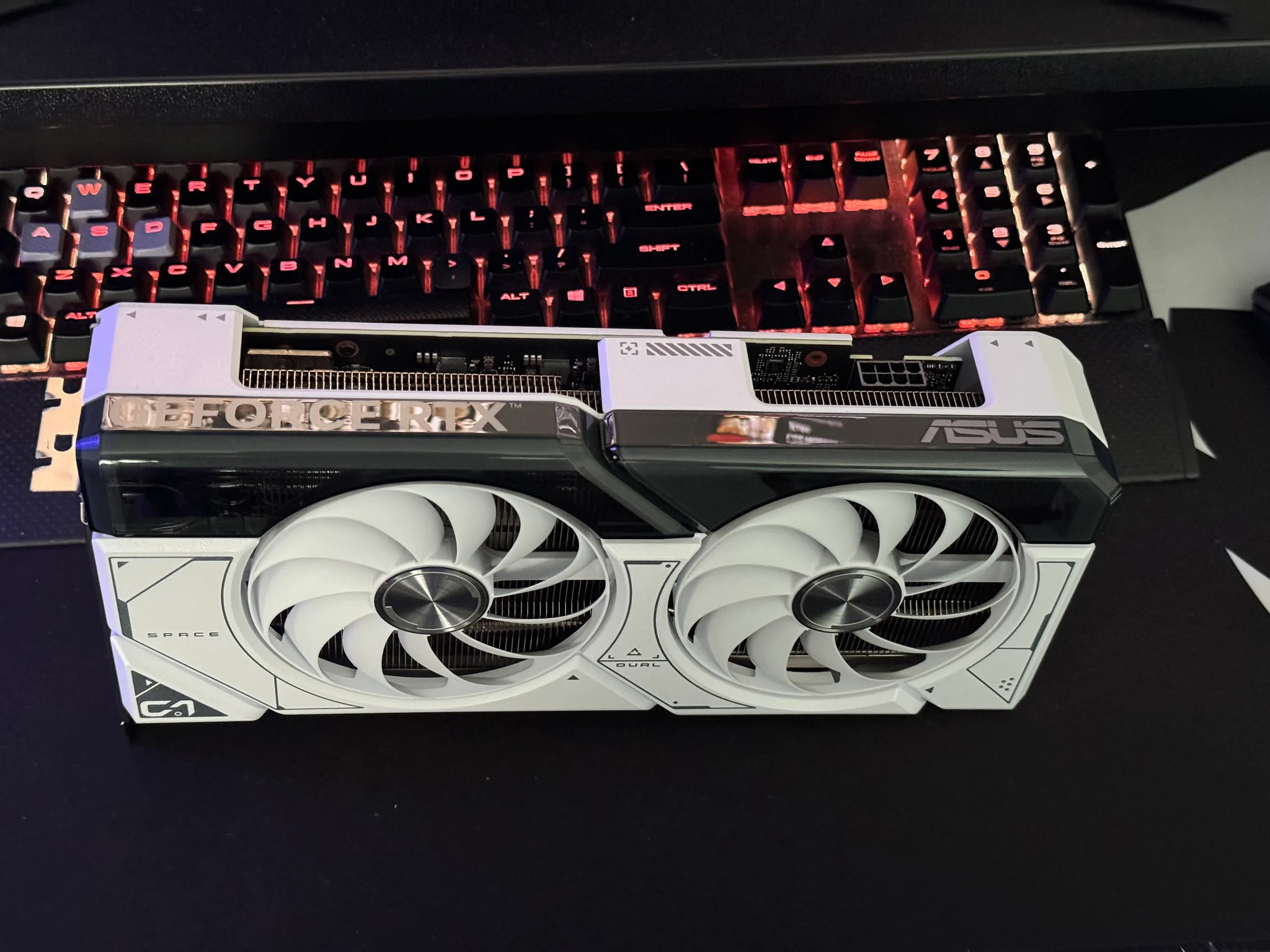 ASUS Dual GeForce RTX™ 4070 White OC Edition 12GB GDDR6X