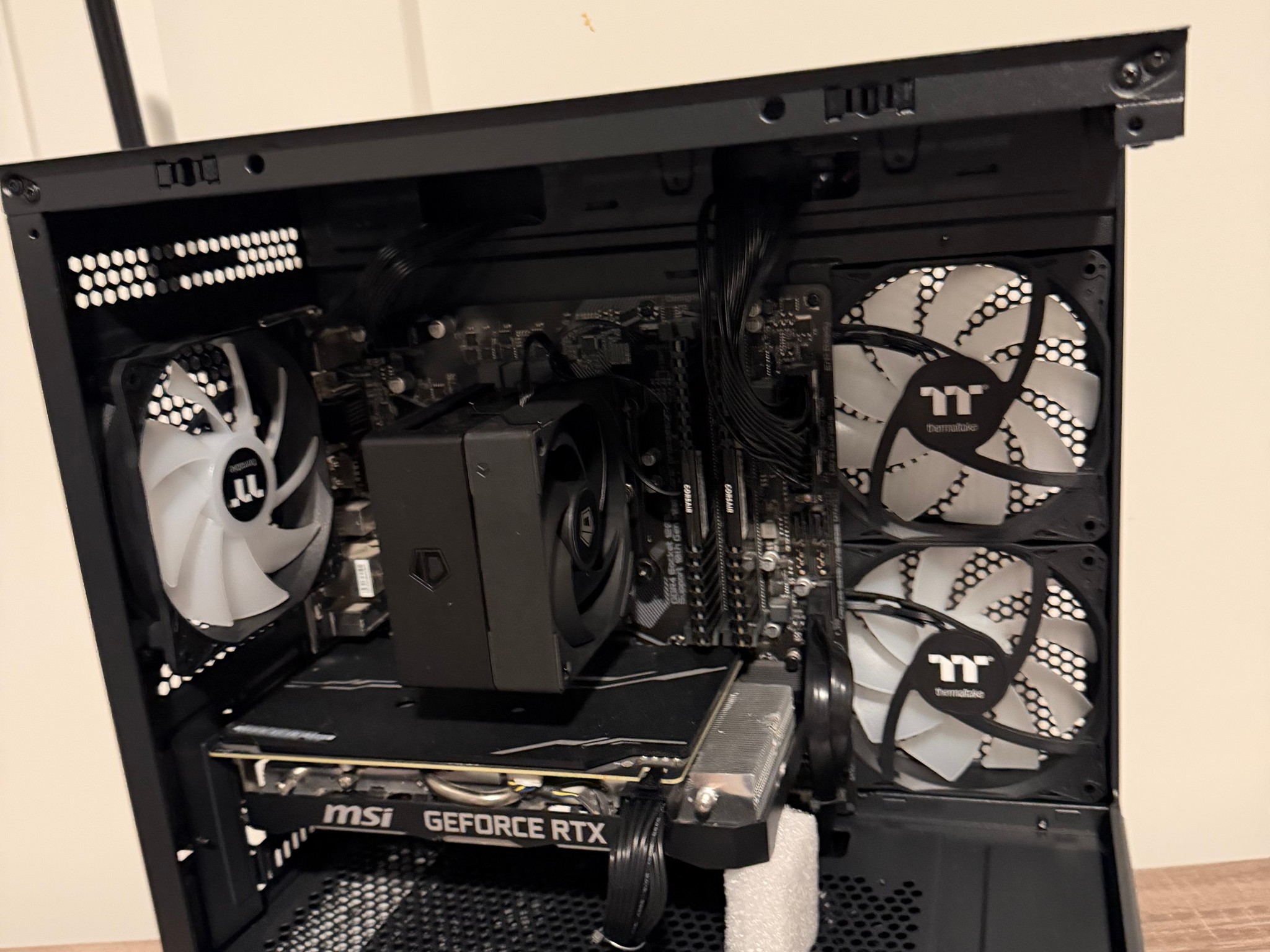 Intel I-3 10100f, Rtx 2060 super, 16GB Ram, 512GB NVME, Windows 11