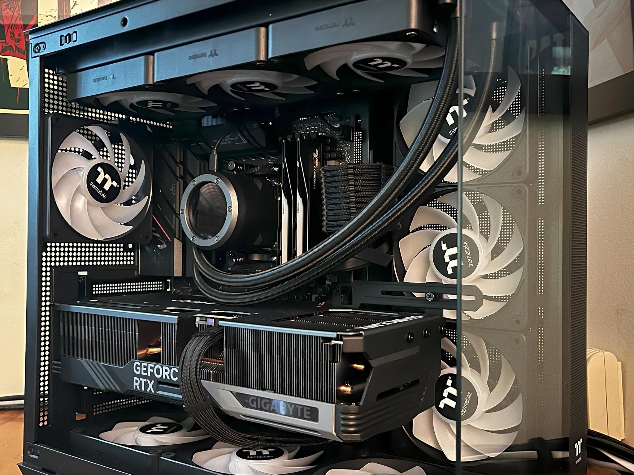 "THE CUBE" - RTX 4080 SUPER OC | Ryzen 7 7800X3D | 32GB CL 32 @6400 MT/s | 4TB | 1000W Platinum