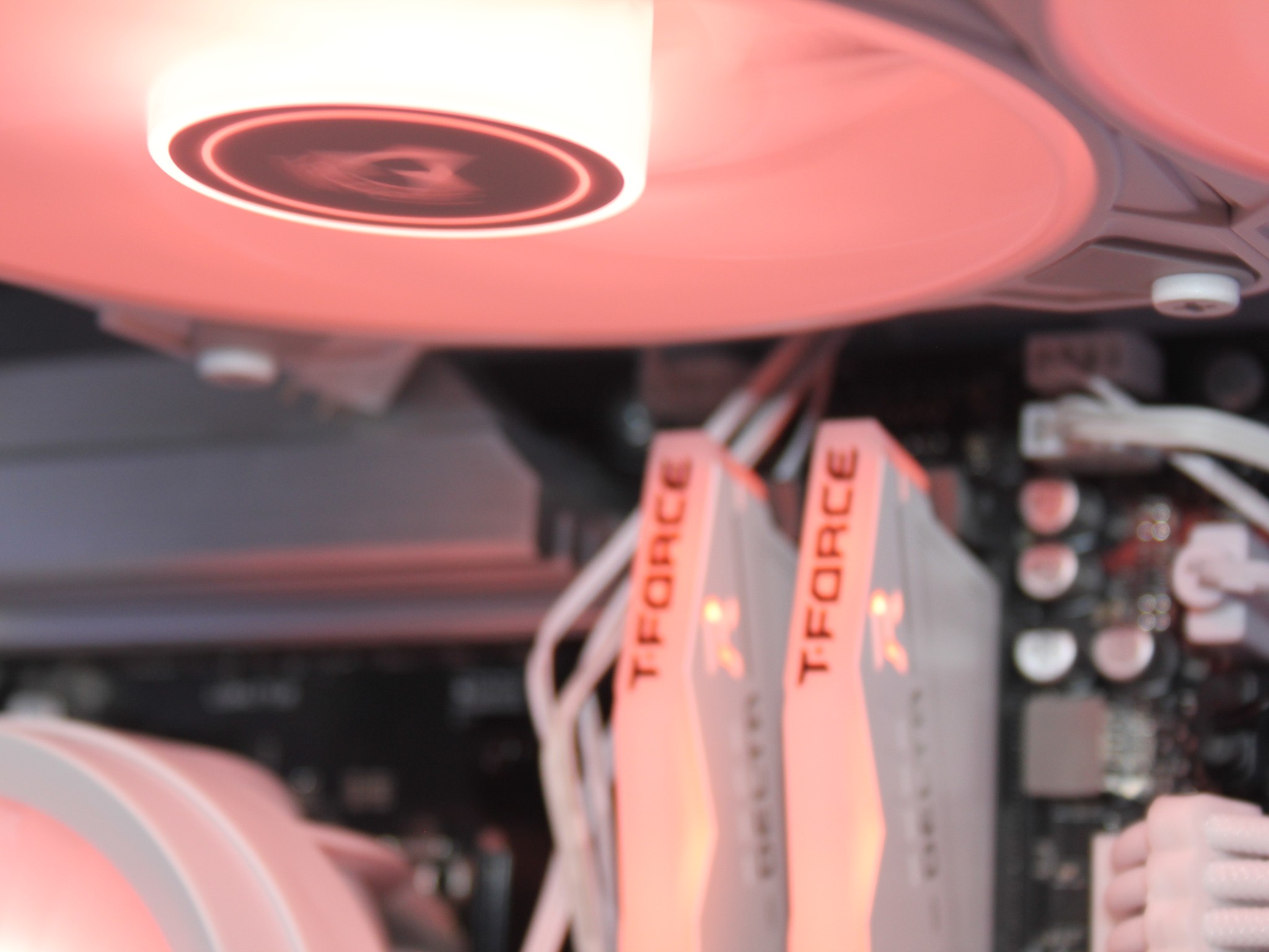 RTX 4080 Super  |Ryzen 7 7800X3D | 32GB DDR5 | 1TB NVME | Arctic | 850W platinum | Windows 11 |WIFI