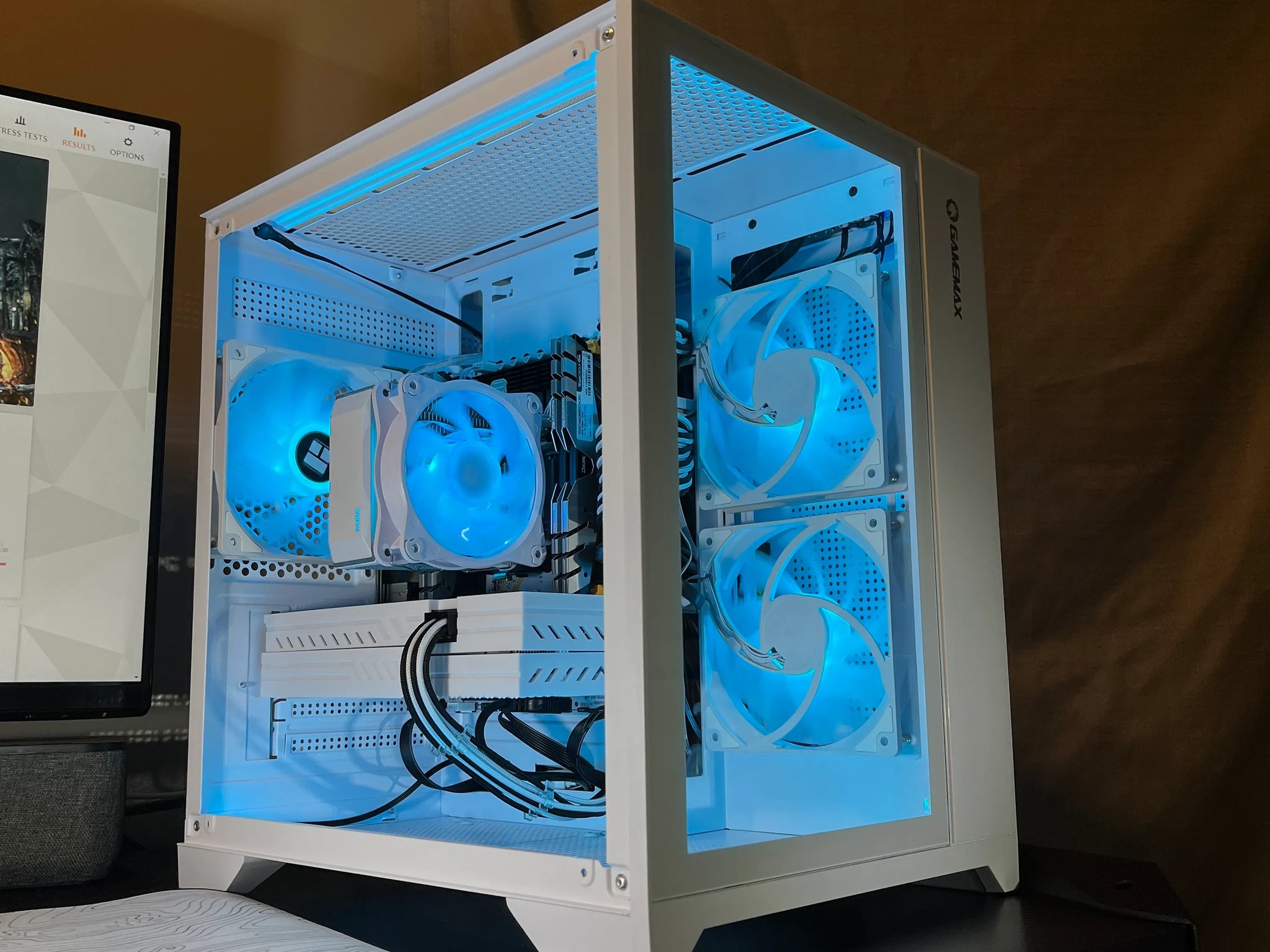 ⬜ White and RGB Gaming PC | Intel Xeon E5-2670 v3 & RX 580