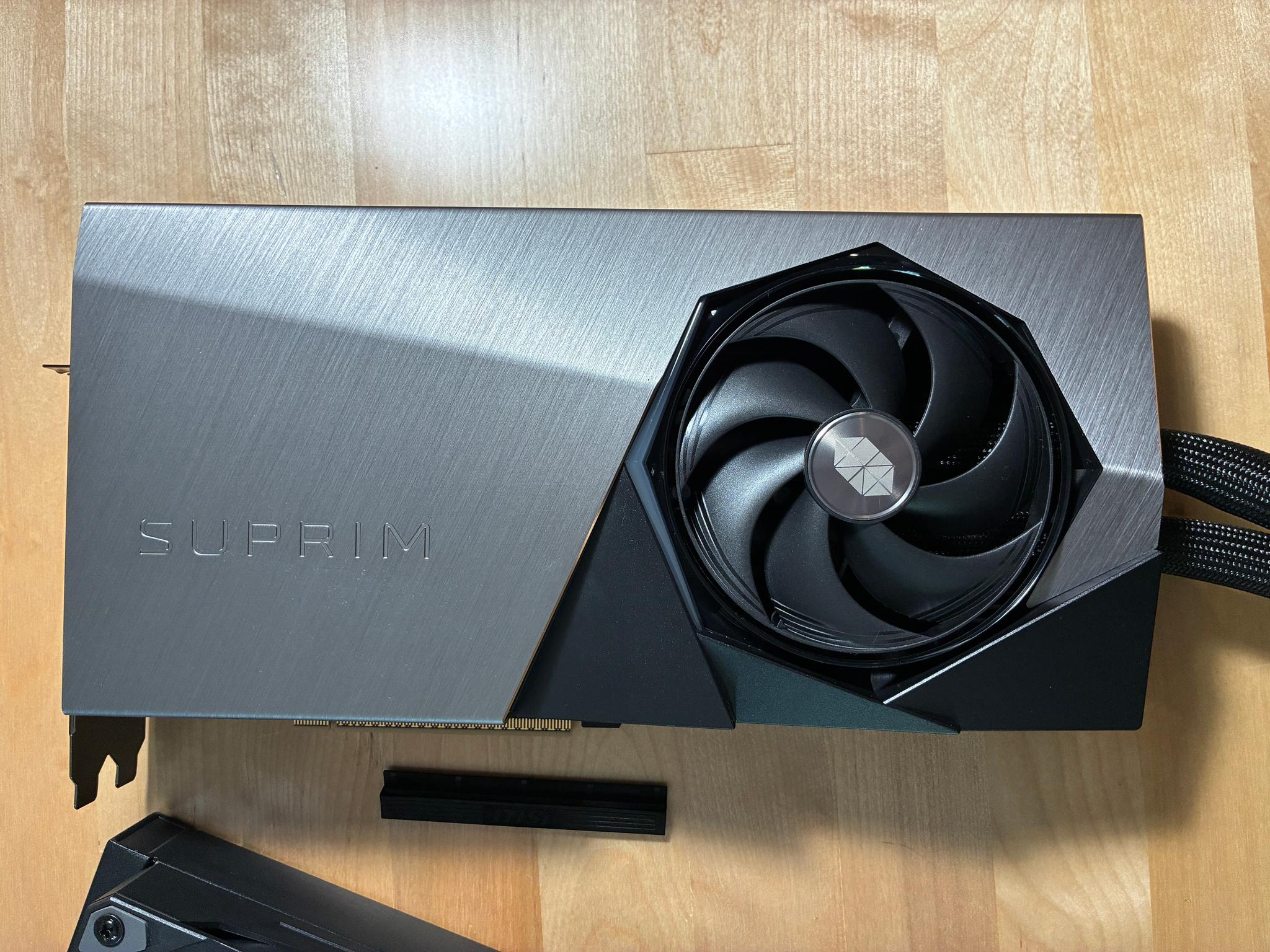 MSI GeForce RTX™ 5090 SUPRIM LIQUID SOC 32G G5090-32SLS