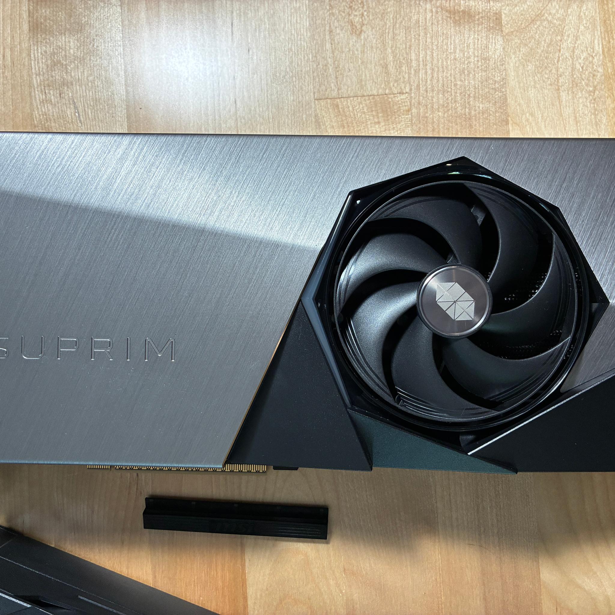 MSI GeForce RTX™ 5090 SUPRIM LIQUID SOC 32G G5090-32SLS