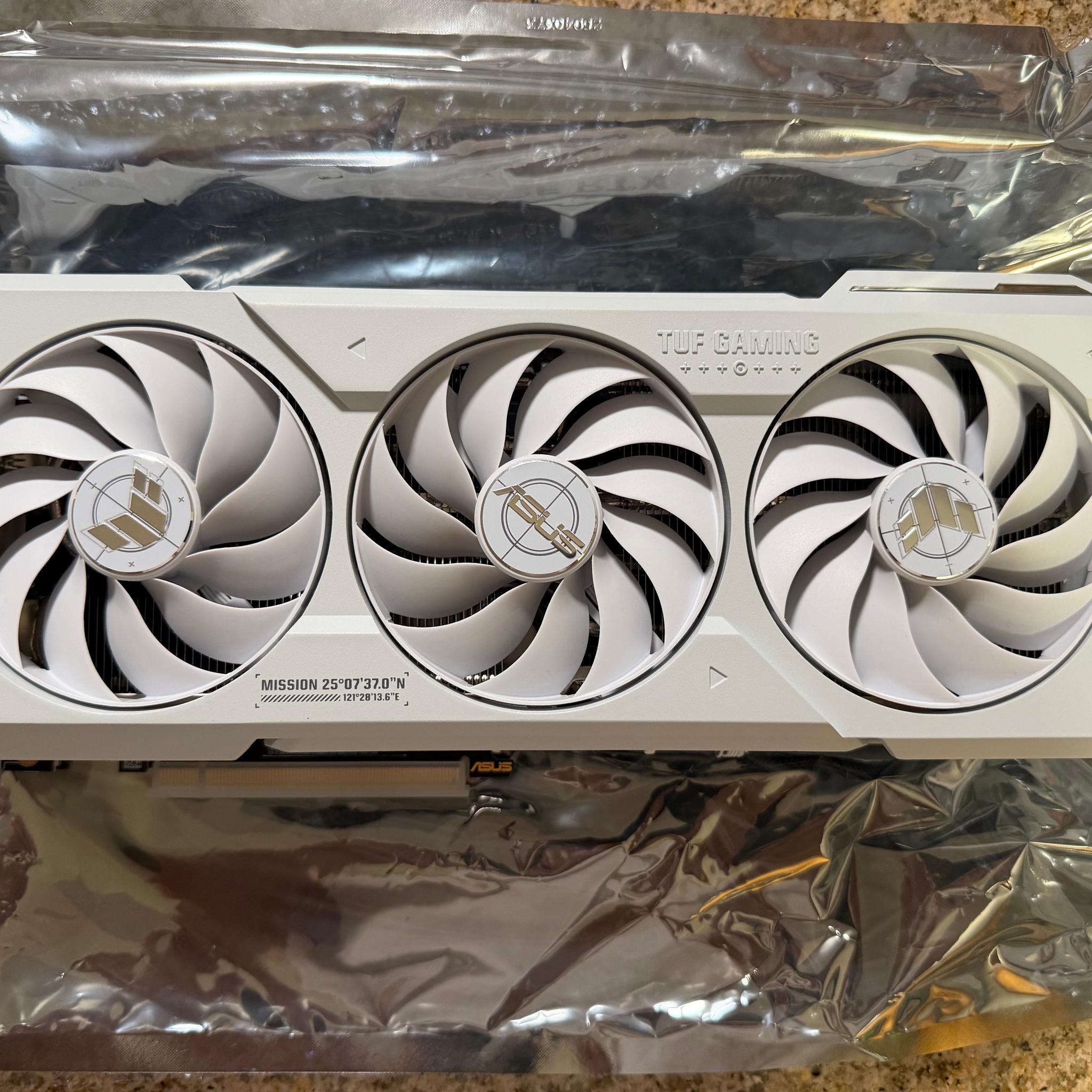 ASUS NVIDIA GeForce RTX 4070 Ti Super TUF Gaming White OC 3 Fan 16GB GDDR6X PCIe 4.0 Graphics Card
