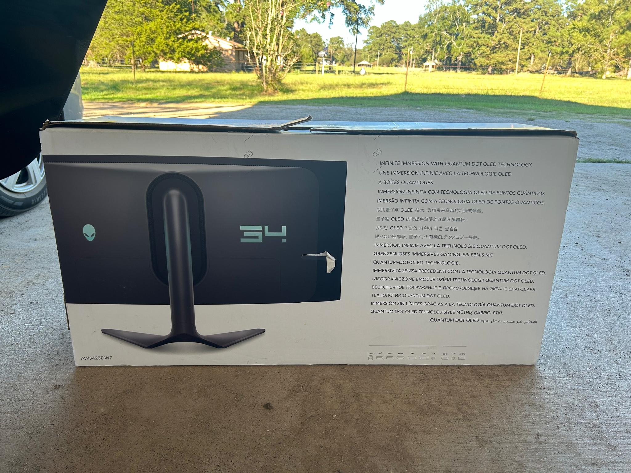 34 INCH curved Alienware OLED 1440p gaming monitor, AW3423DWF, NEW!!!!