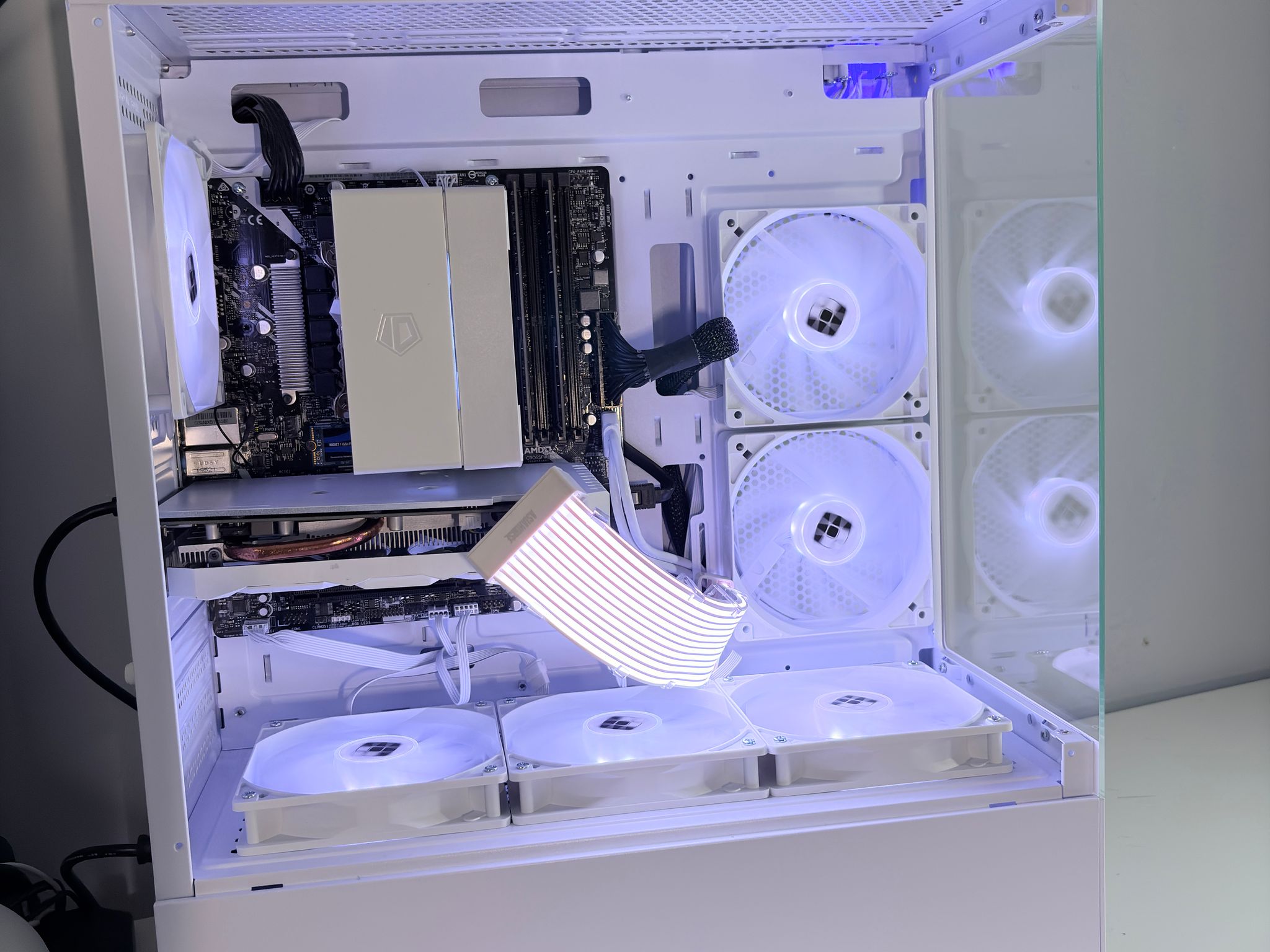 White Gaming PC Build / I7 + 1660 Super / 16GB Ram / NVMe SSD / Ready to play!