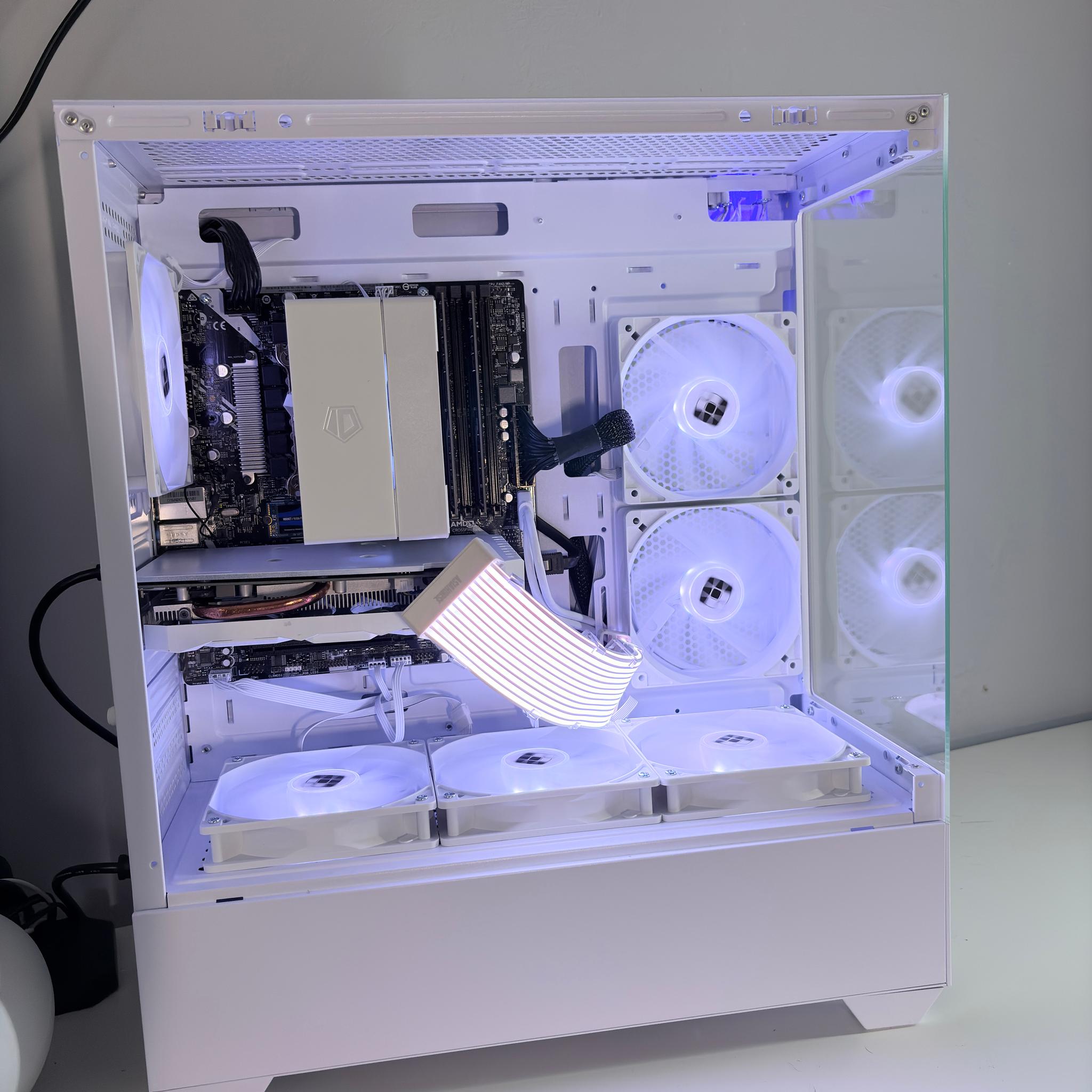 White Custom Gaming PC Build / I7 + 1660 Super /