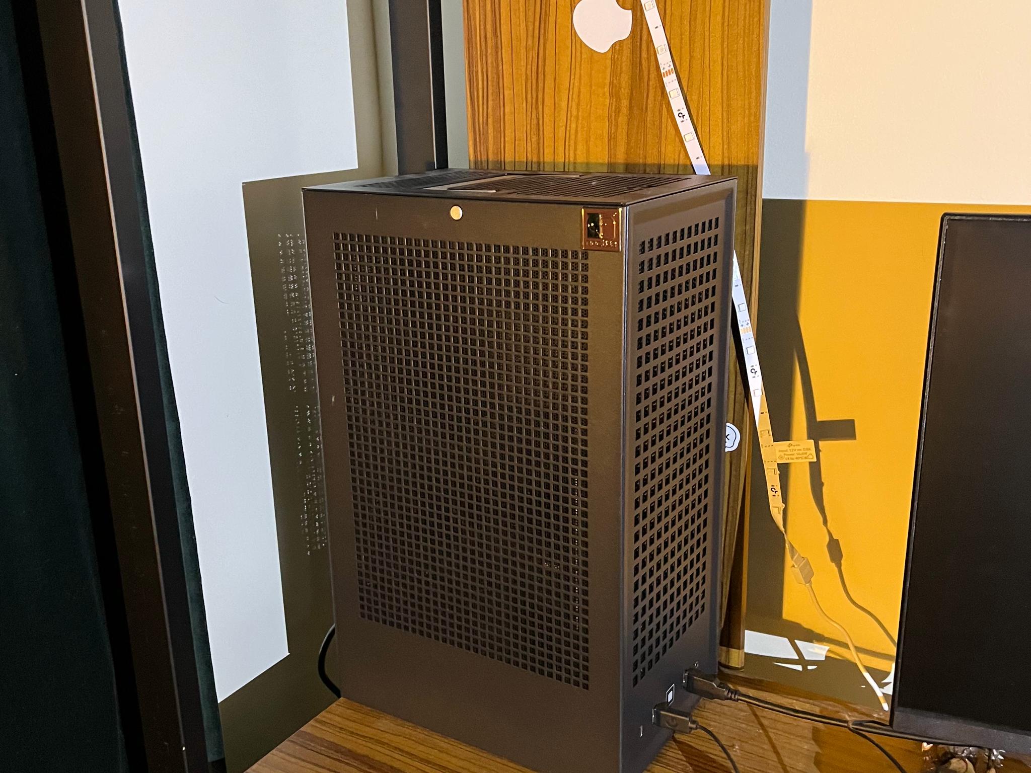HYTE Revolt 3 (Black - Mesh) - Image 1