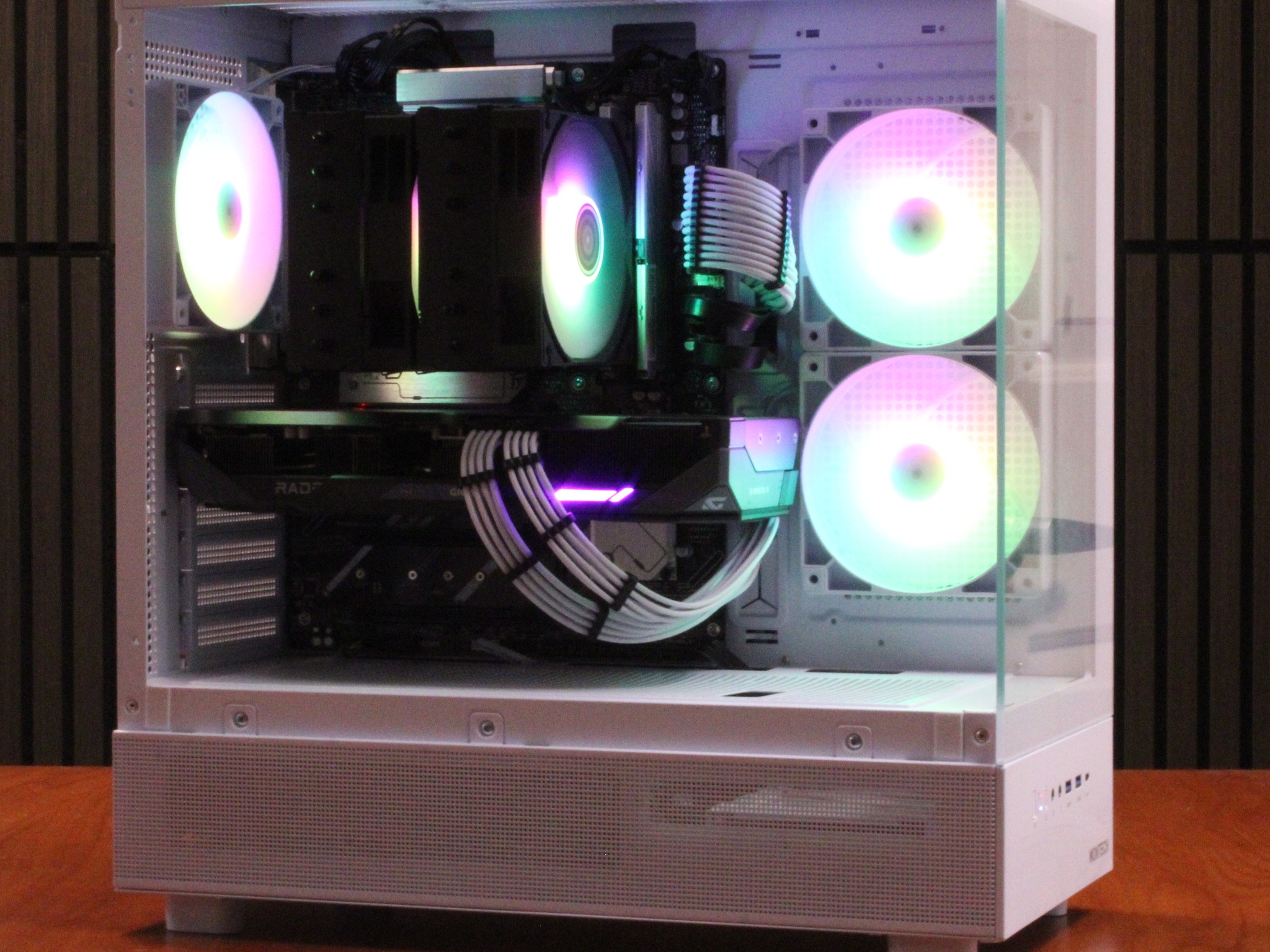 BEST VALUE GAMING PC - GIGABYTE RX 9070 - R5 7500X3D - 16GB DDR5 6000 (2X8) - 1TB NVME