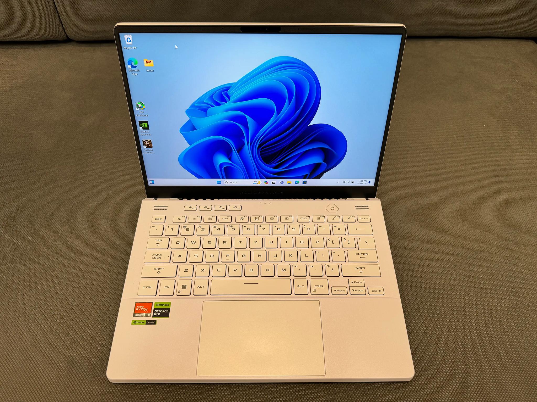 ASUS ROG Zephyrus G14 14" GA402X RTX4060 R9-7940HS 32GB/2TB