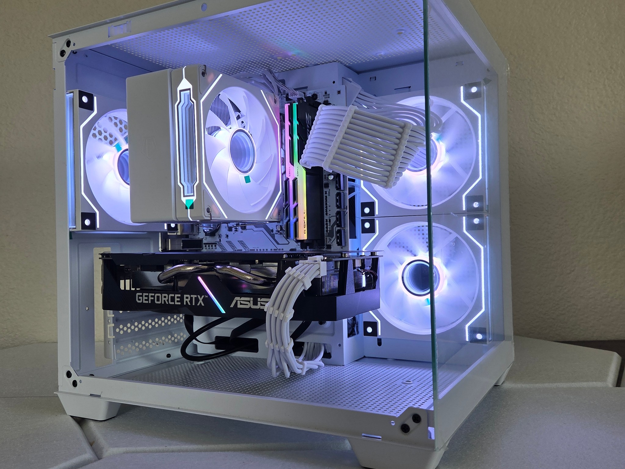 ❄️ Frost Neon Flow – RTX 2060 12GB Gaming PC 🤍