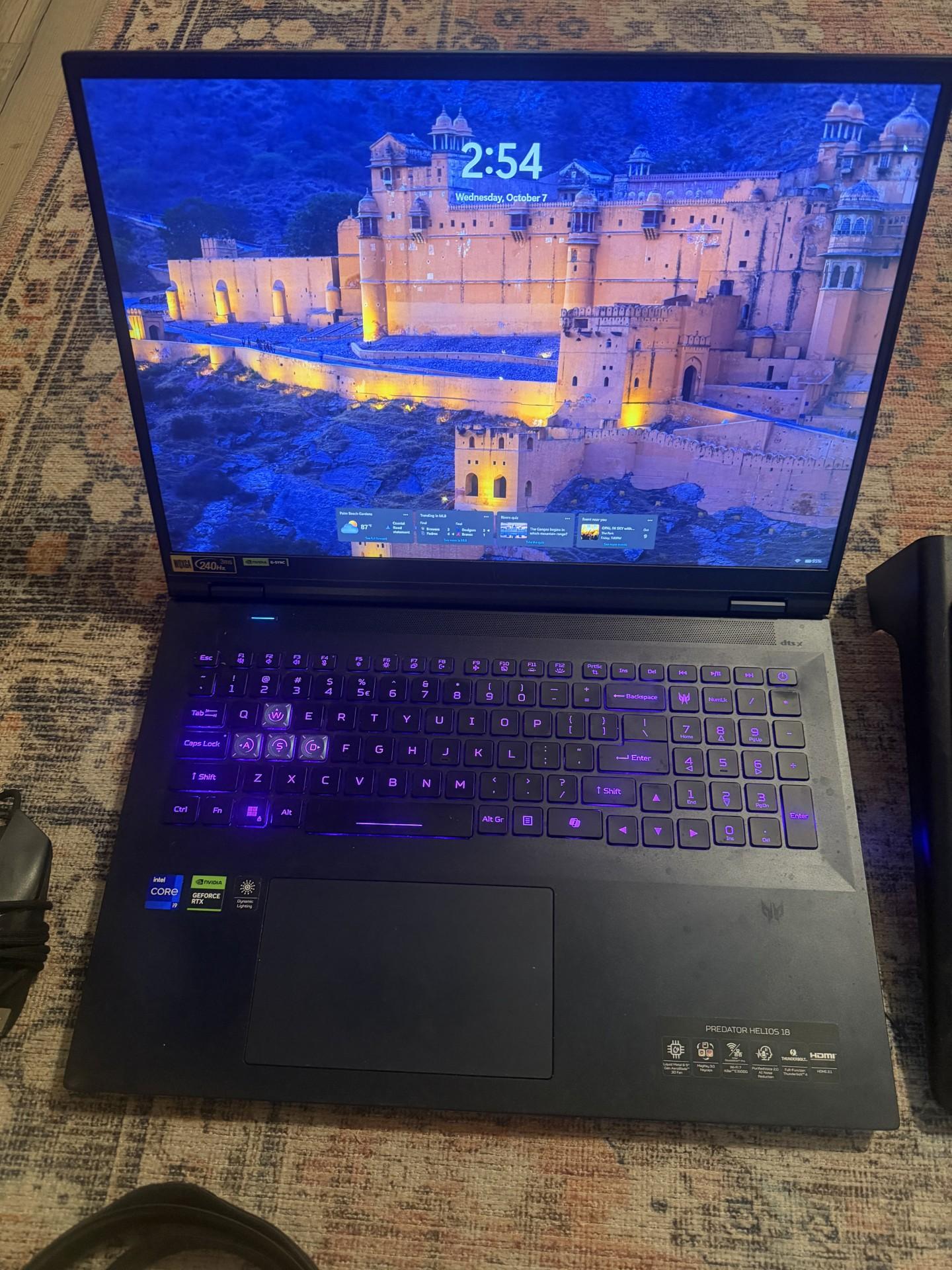 Full Setup - Predator Helios 18 - Accessories Included