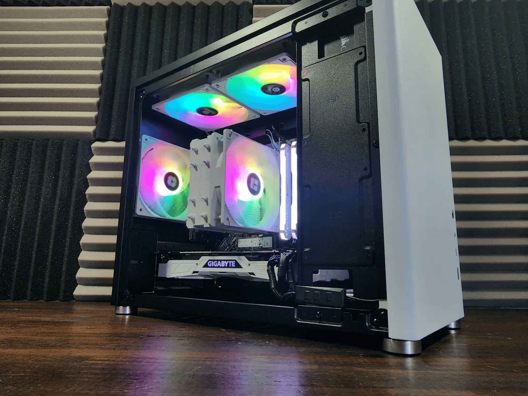 🤍🖤🤍 Gigabyte GeForce GTX 1080Ti 11GB // AMD Ryzen 7 2700X // Corsair Vengeance 16GB 2666MHz