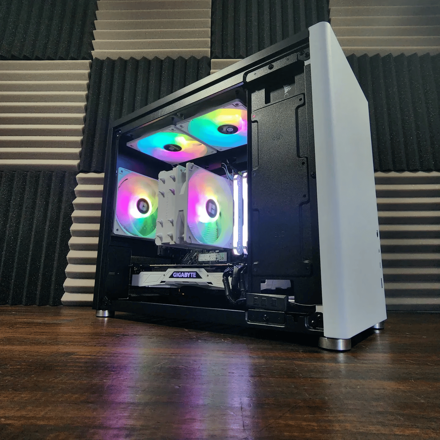 🤍🖤🤍 Gigabyte GeForce GTX 1080Ti 11GB // AMD Ryzen 7 2700X // Corsair Vengeance 16GB 2666MHz