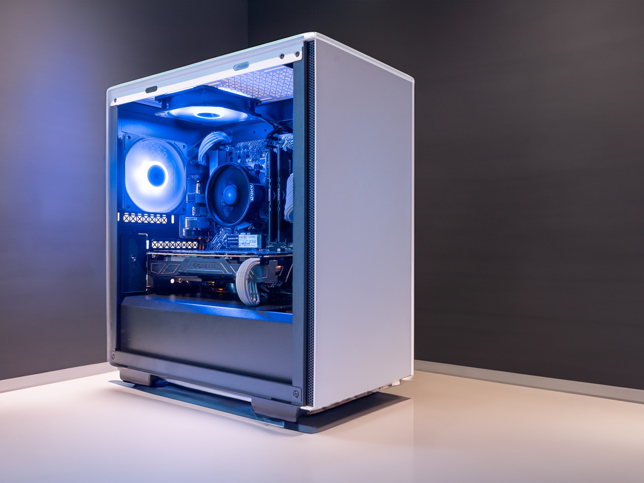 ❄️⚡️ WHITE LIGHTNING ⚡️❄️ - The PERFECT Budget 1080p Gaming PC - AMD Ryzen 5 3600//NVIDIA GTX 1080