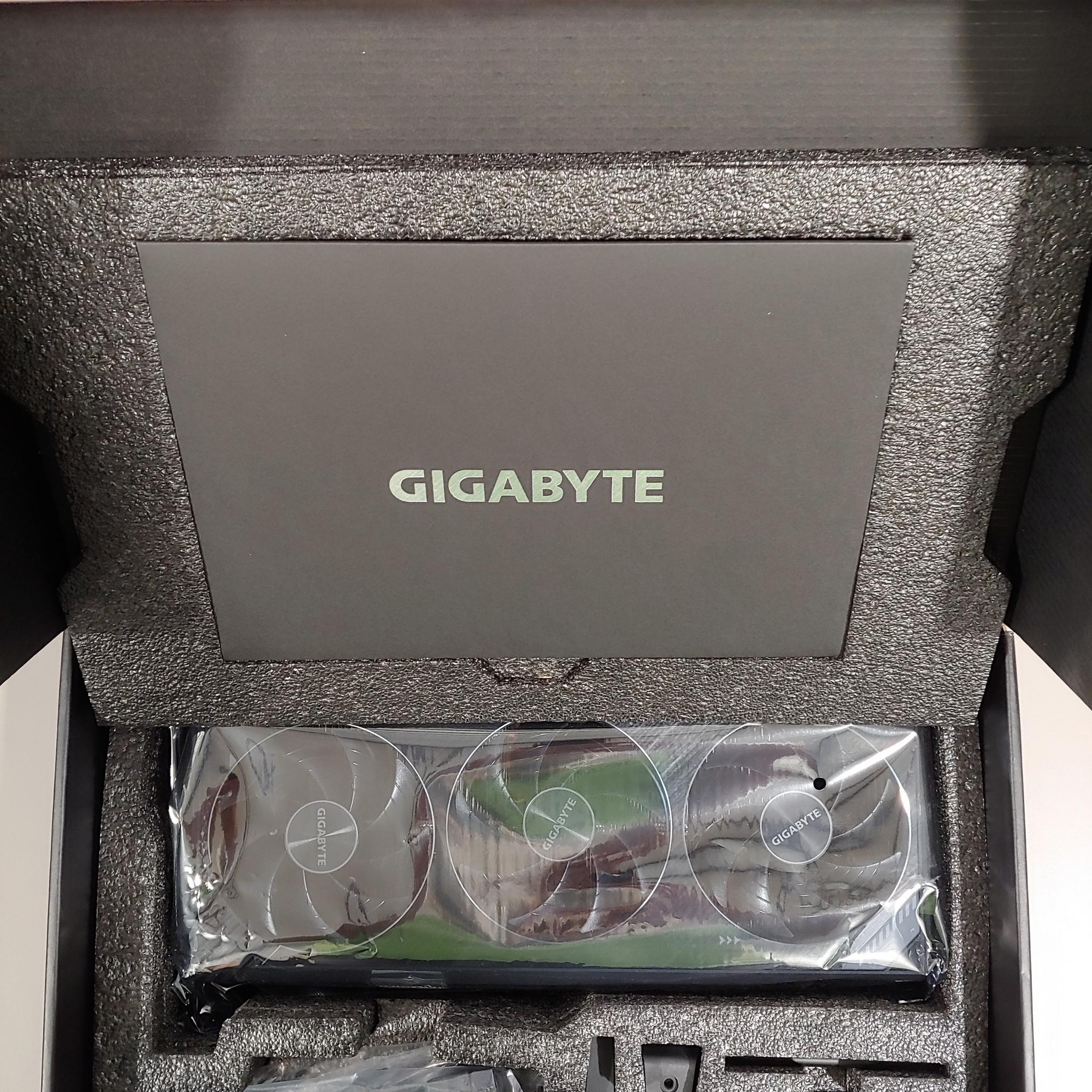 GIGABYTE GeForce RTX 3090 Ti Gaming OC 24GB GDDR6X – Like New – Box & Accessories