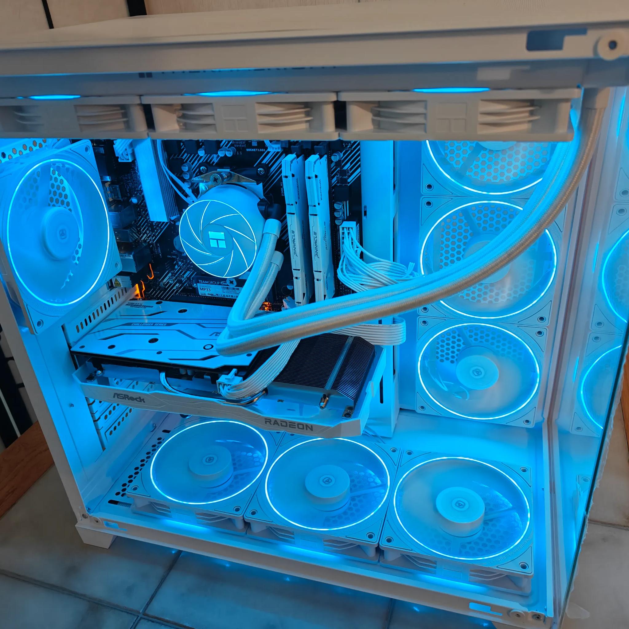 Neutron Star | RX 6600 | R5 5600 | 2TB NVMe/SSD | 32GB DDR4 RAM | RC-RGB | WiFi-6E/BT | Windows 11