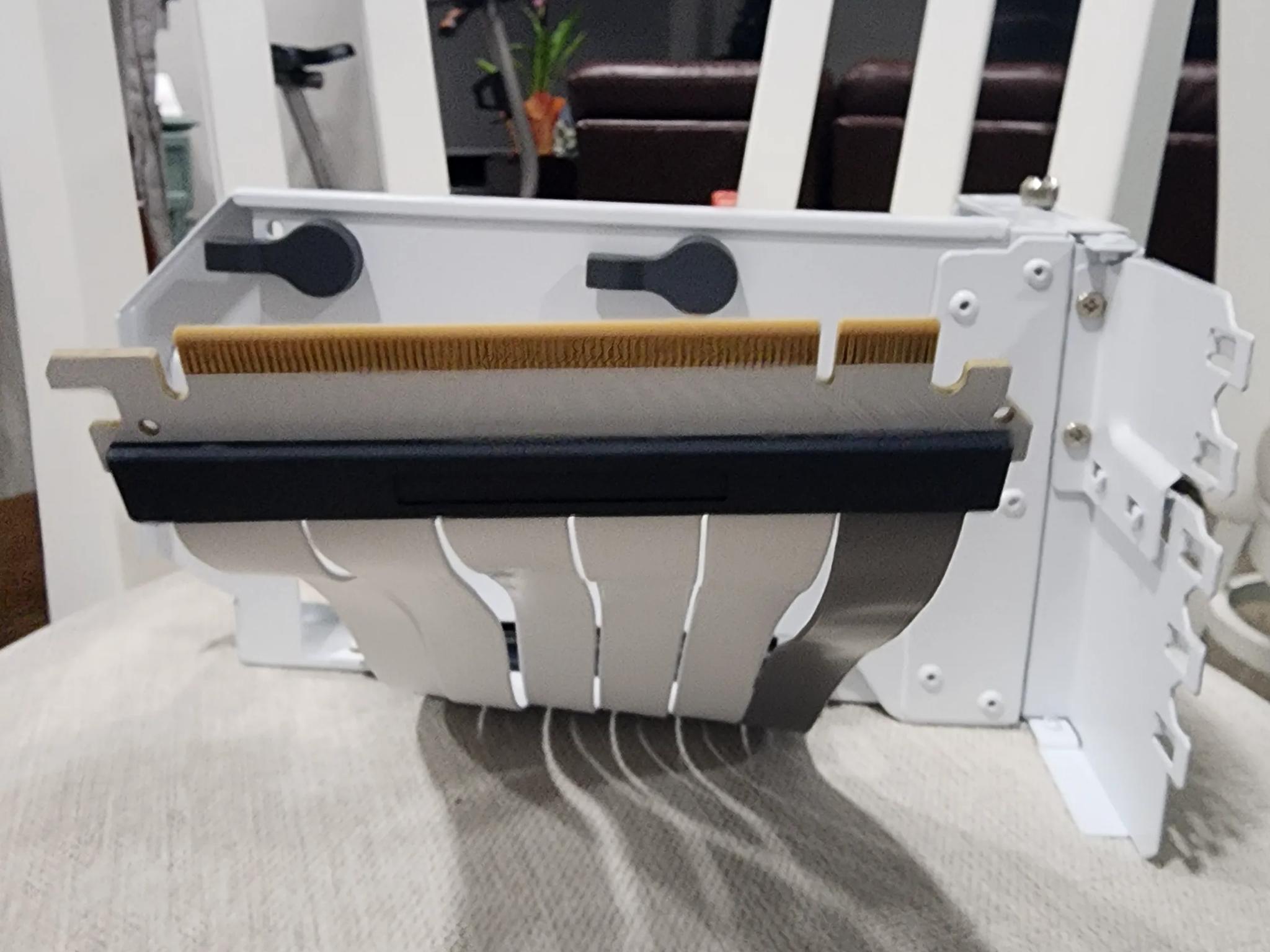 Cooler Master Vertical GPU mount with riser