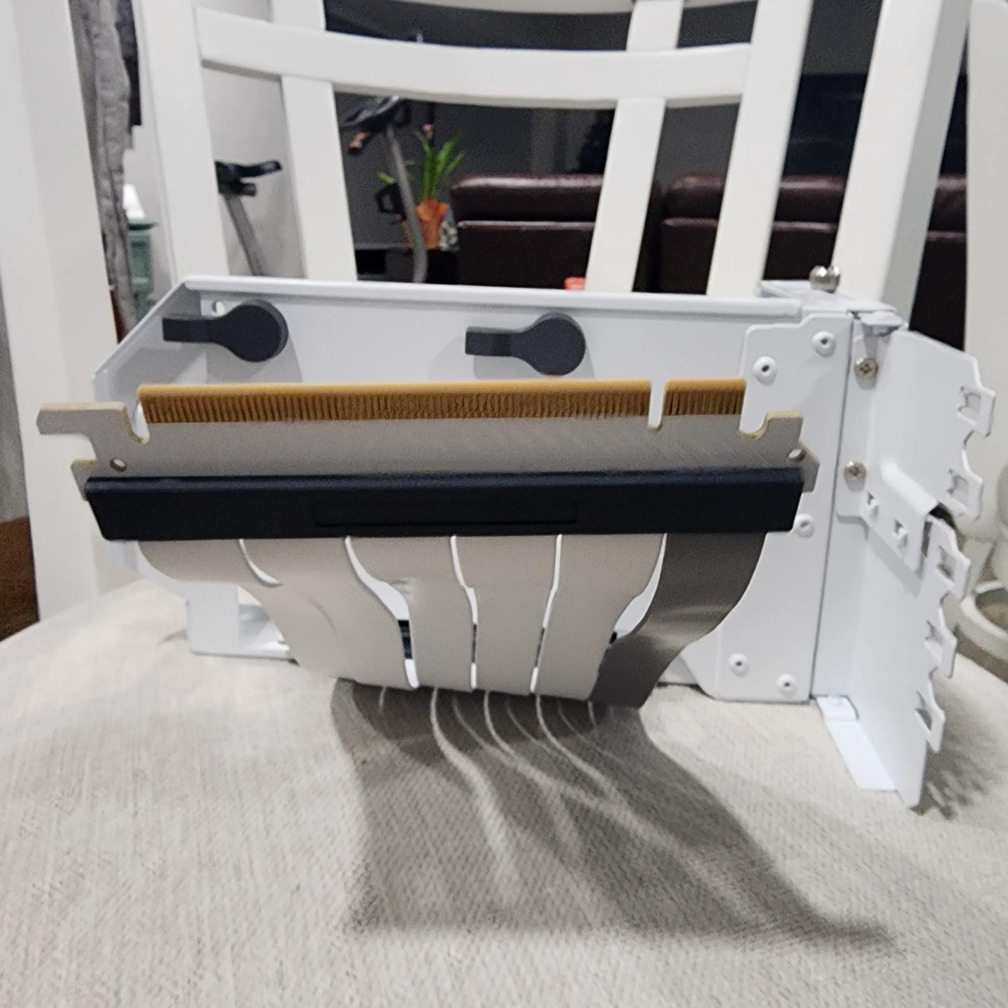 Cooler Master Vertical GPU mount with riser