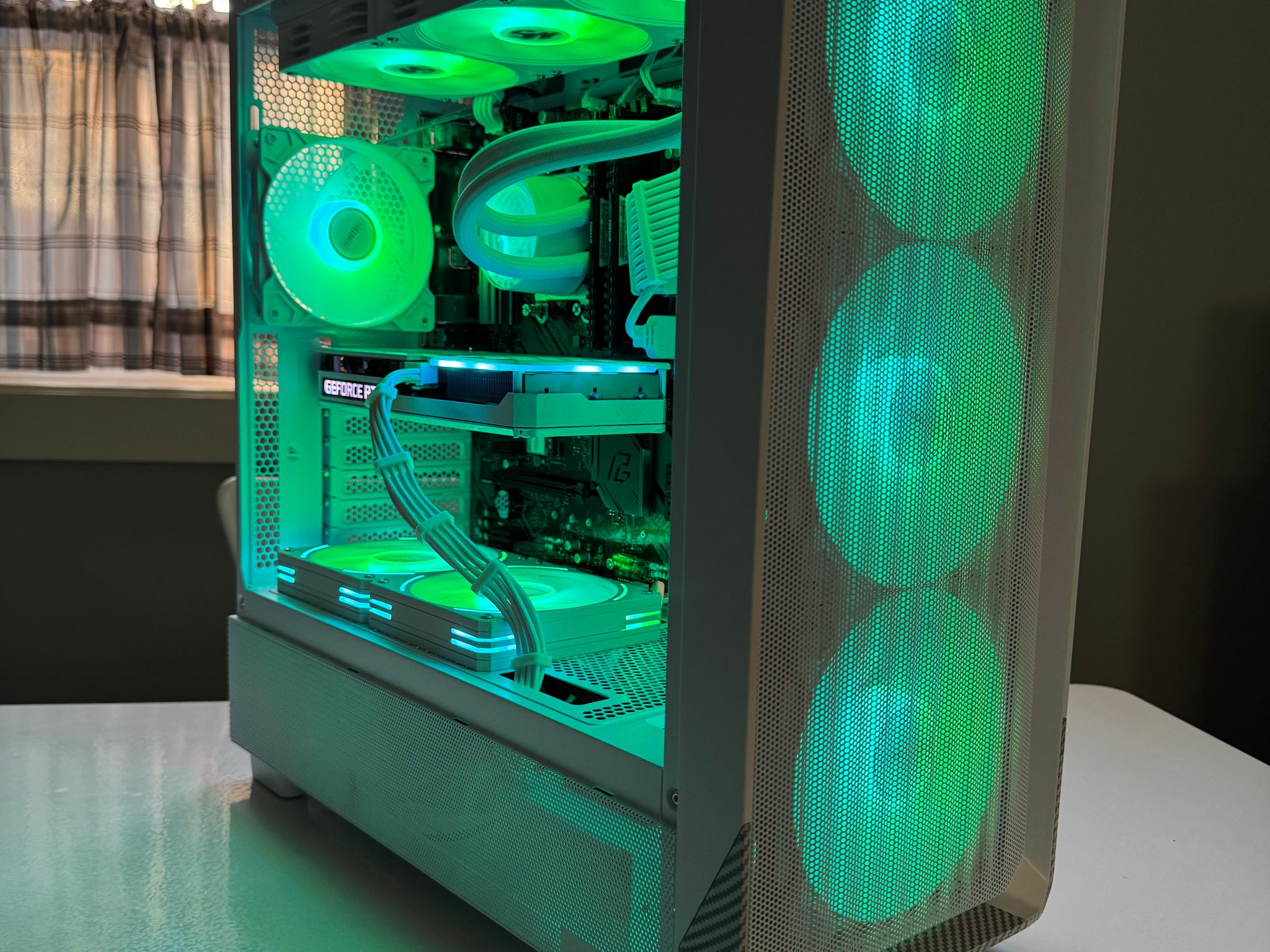 Frost Apex  | Custom Gaming PC | 3060 TI - R5 5500 - 16GB Ram - 1tb SSD