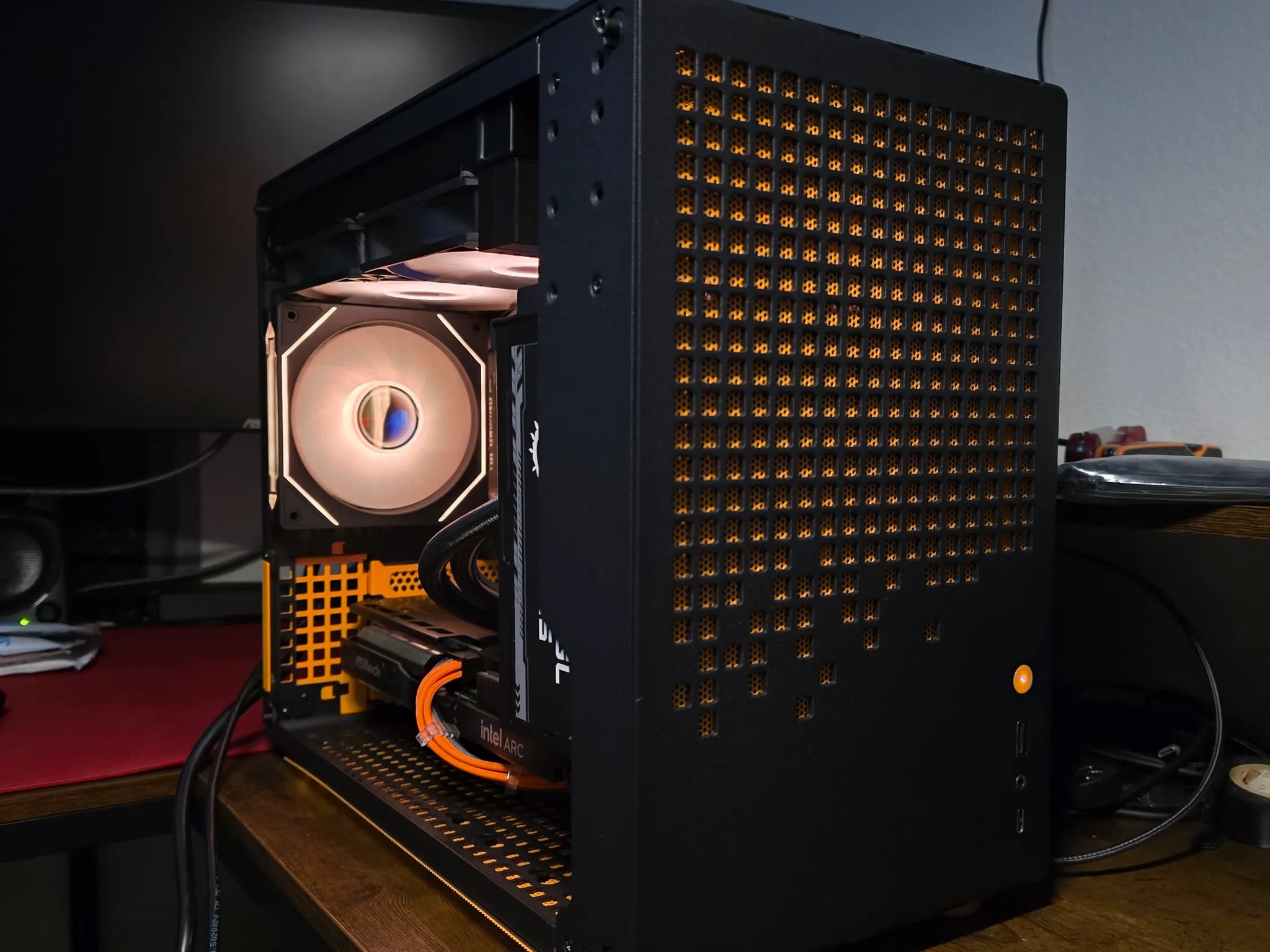 "Orange Ghost" (Clyde), Ryzen 9600x, Intel Arc B580, 32GB DDR5
