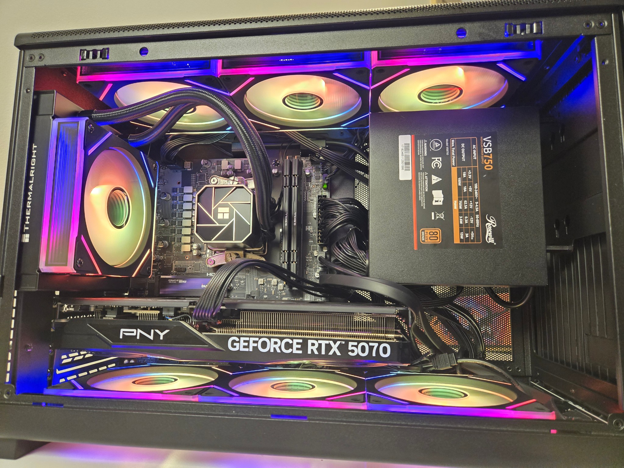 RTX 5070 | Ryzen 5 9600X | 32gb DDR5 | 1tb NVME 🖤