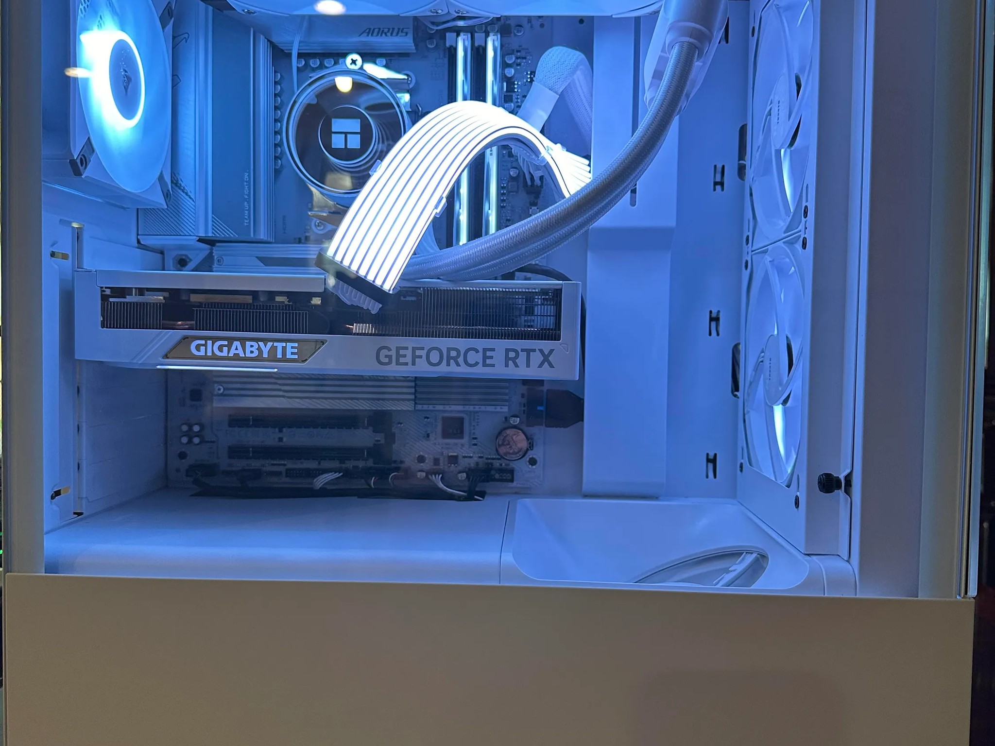 🧊White out🧊 4070 super, Ryzen 5 7600x, 32 Gb Ddr5 6000 MHz, 1 tb nvme ssd. PRICED TO SELL!