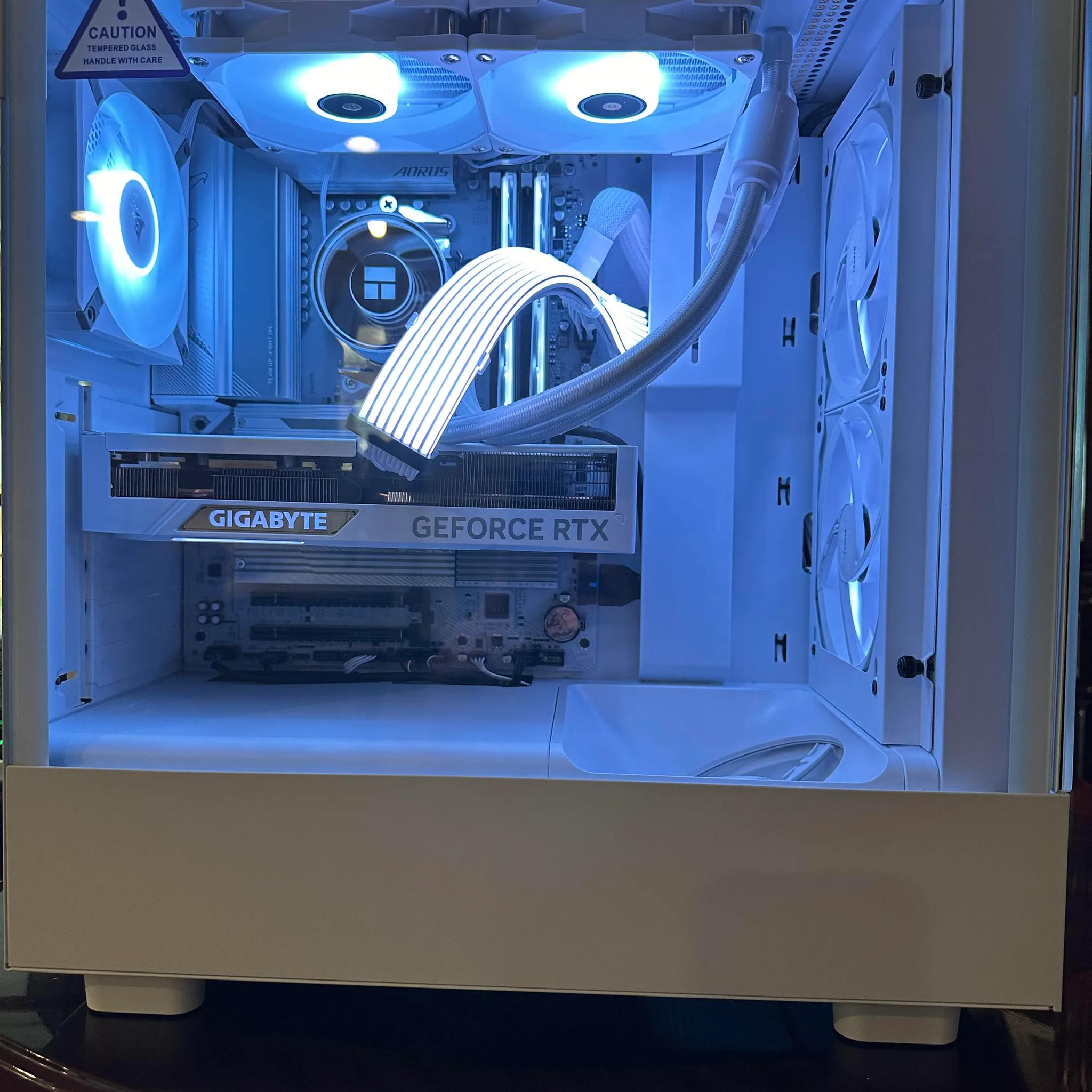 🧊White out🧊 4070 super, Ryzen 5 7600x, 32 Gb Ddr5 6000 MHz, 1 tb nvme ssd. PRICED TO SELL!