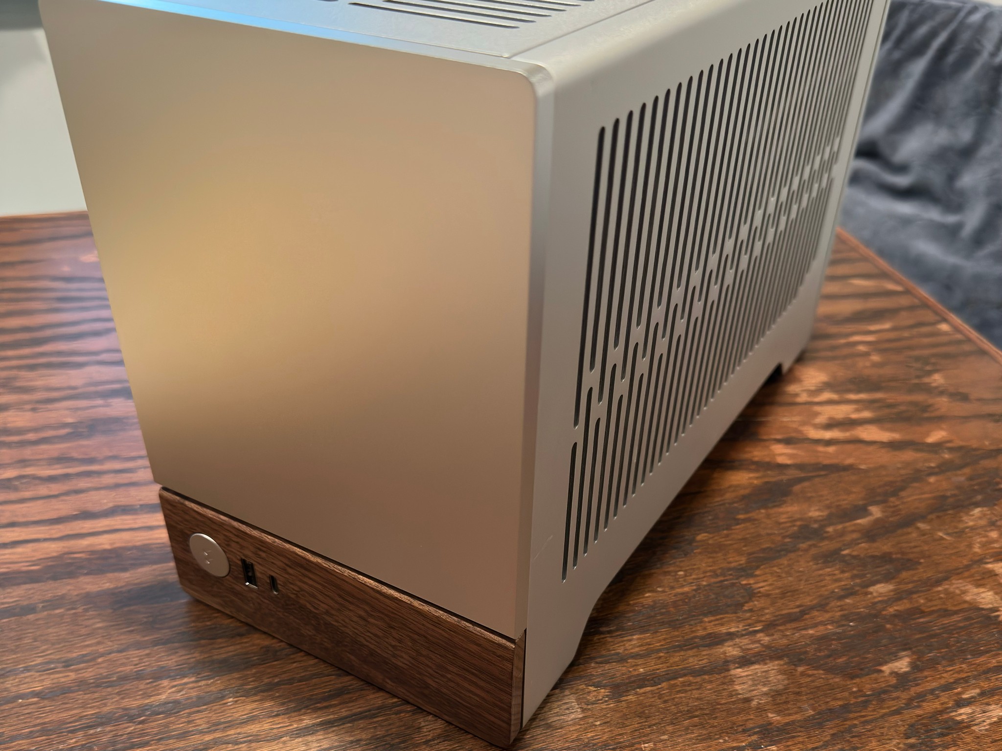 RTX 4070TI Super X Ryzen 7 7800X3D SFF PC