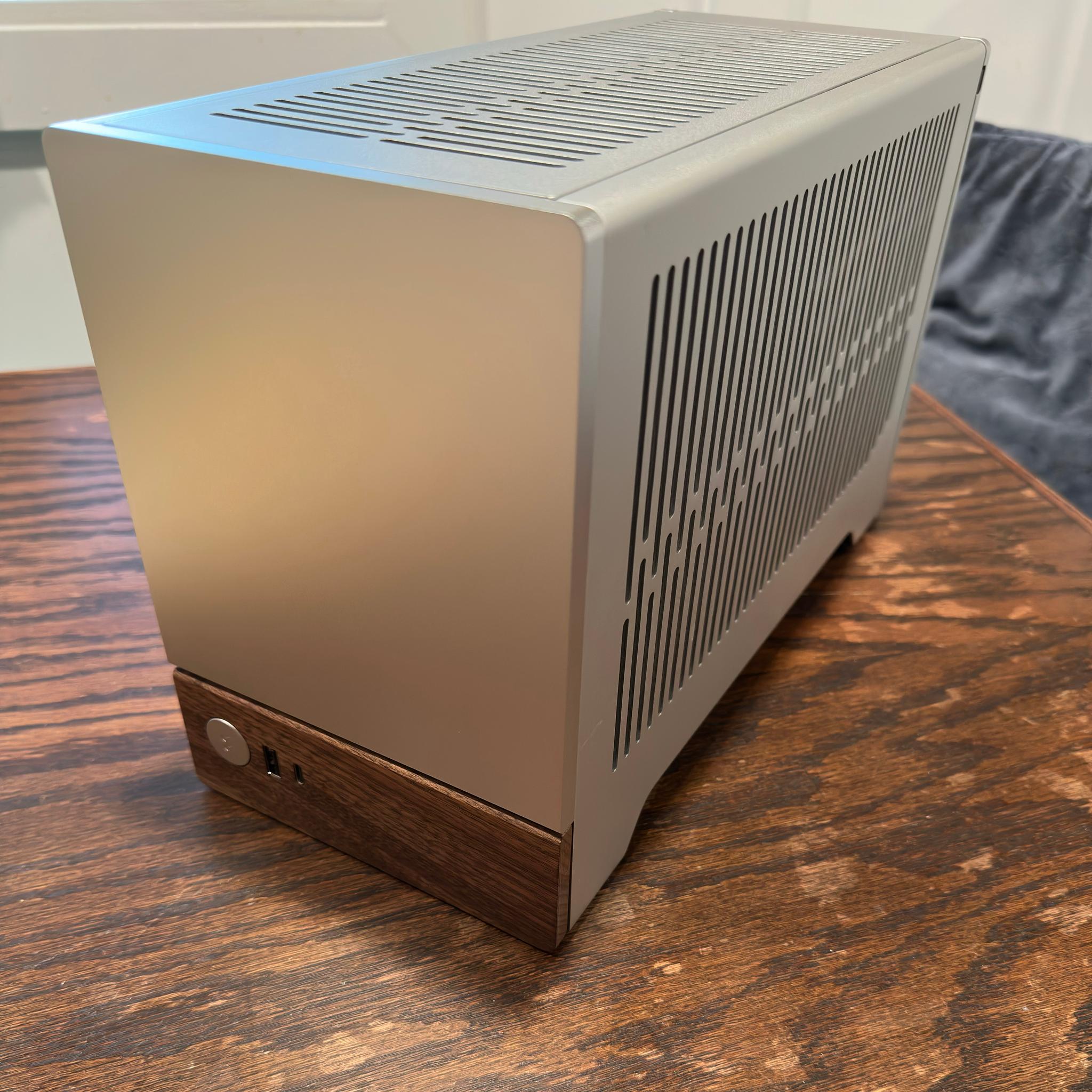 RTX 4070TI Super X Ryzen 7 7800X3D SFF PC