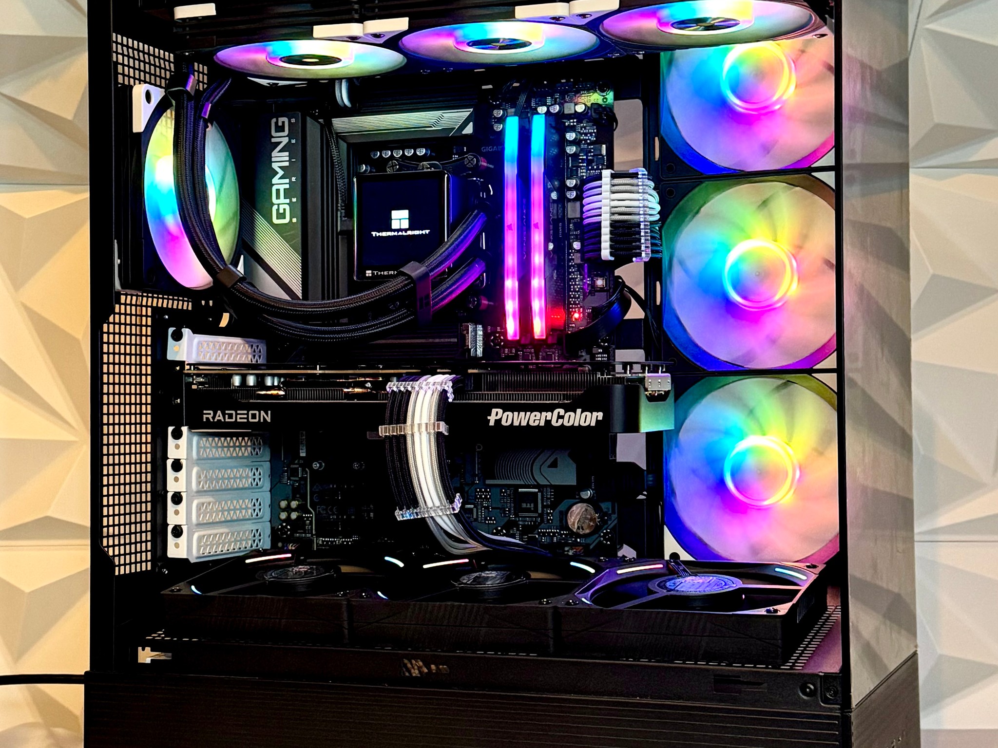 ⚫️🐰|High-end Gaming Pc| Ryzen 9 9900x, 9070xt, 32gb, 5tb, Wifi