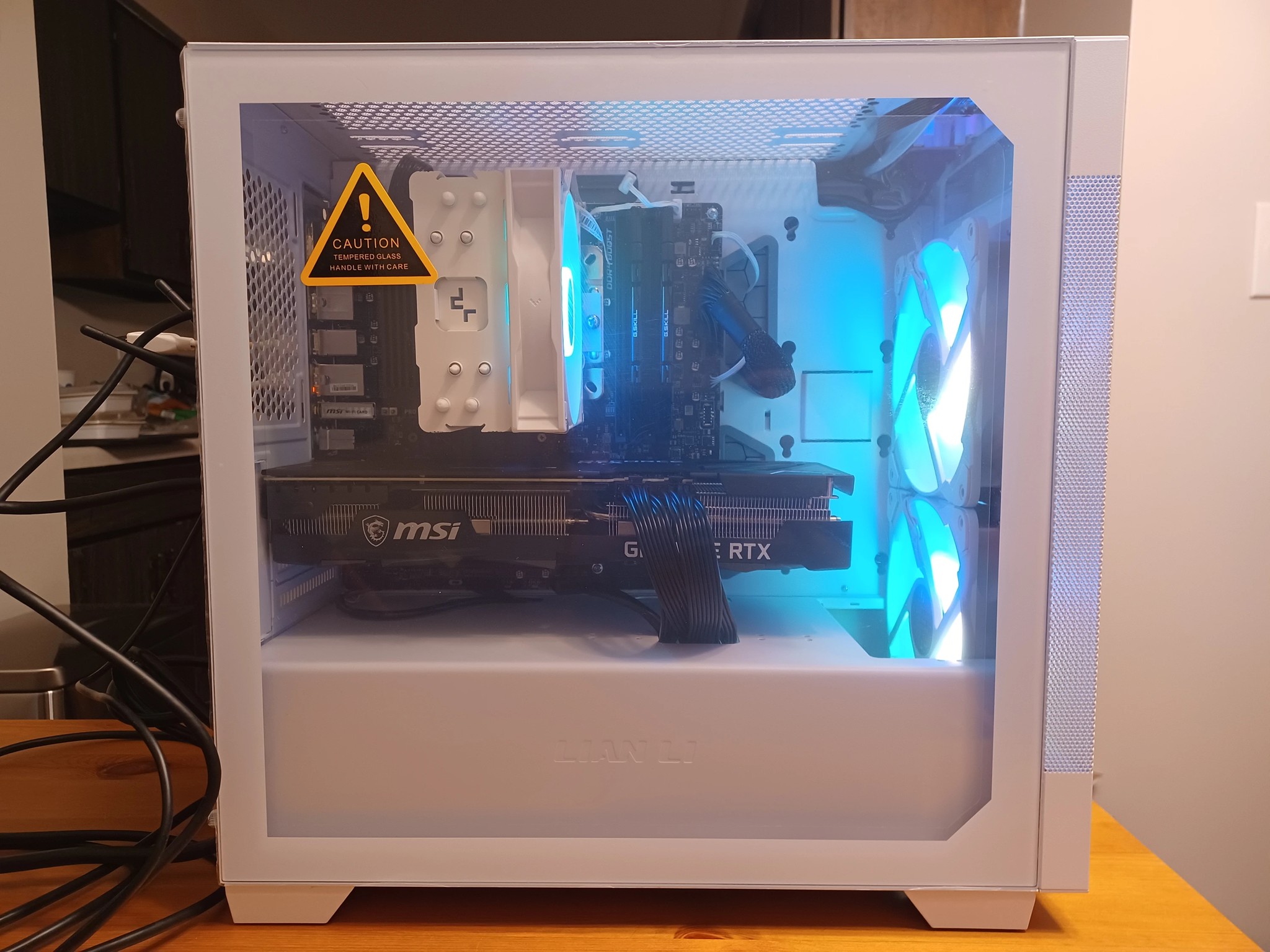 White & Black 2K Gaming Mid-Tower (Ryzen 7 5800X + RTX 3060 Ti + DDR4-3200 CL16 2x8GB)