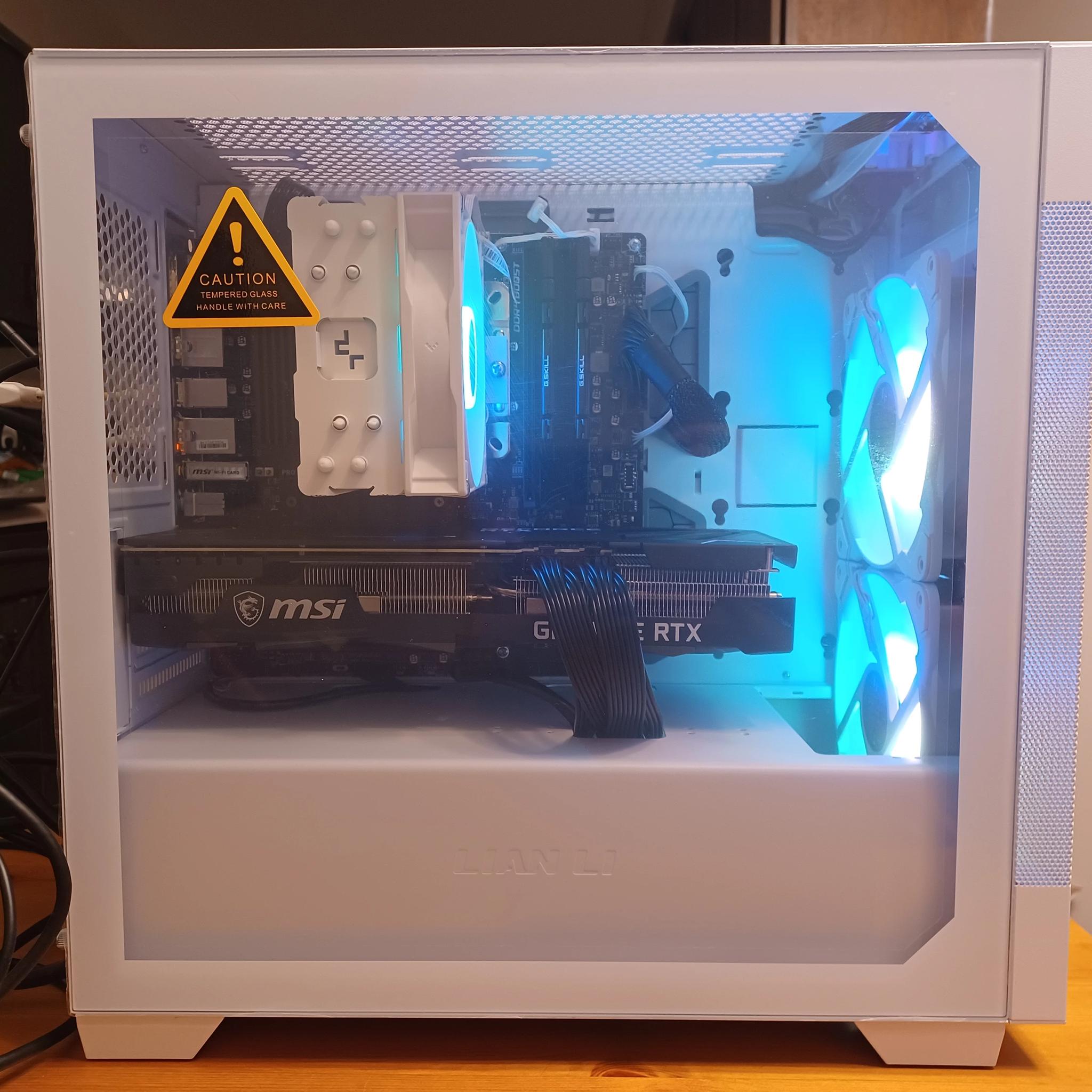 White & Black 2K Gaming Mid-Tower (Ryzen 7 5800X + RTX 3060 Ti + DDR4-3200 CL16 2x8GB)