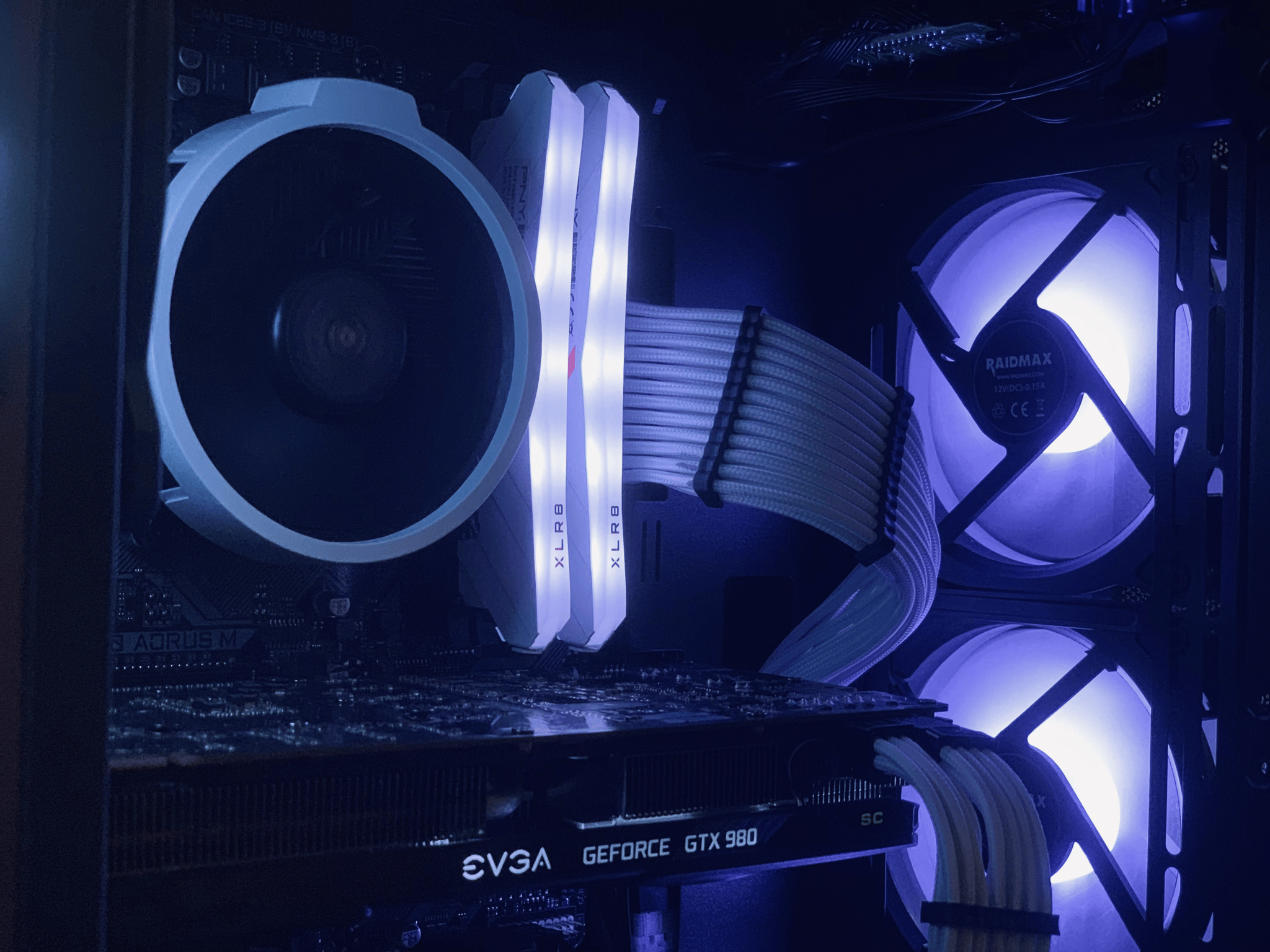 Entry Level Black/White Gaming PC (Ryzen 5 1500x + GTX 980)