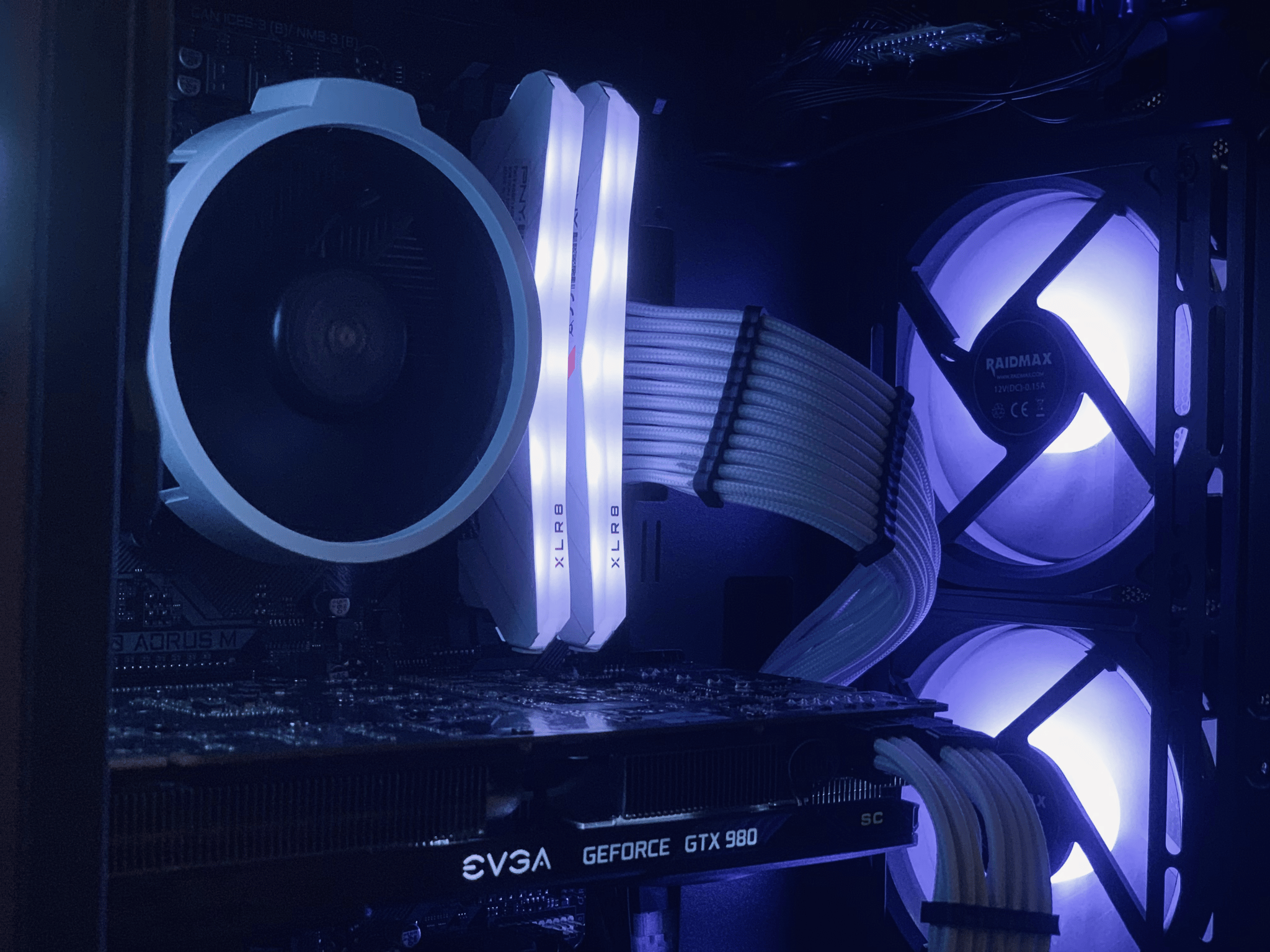 Entry Level Black/White Gaming PC (Ryzen 5 1500x + GTX 980)