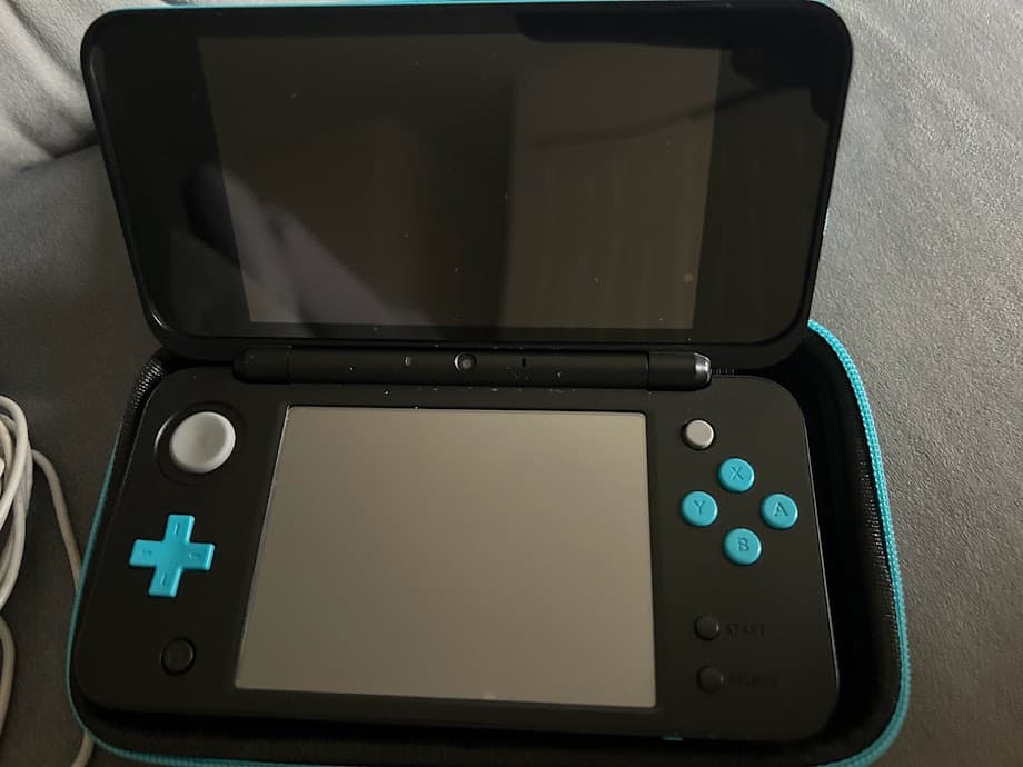 Nintendo New 2DS XL - Black / Turquoise
