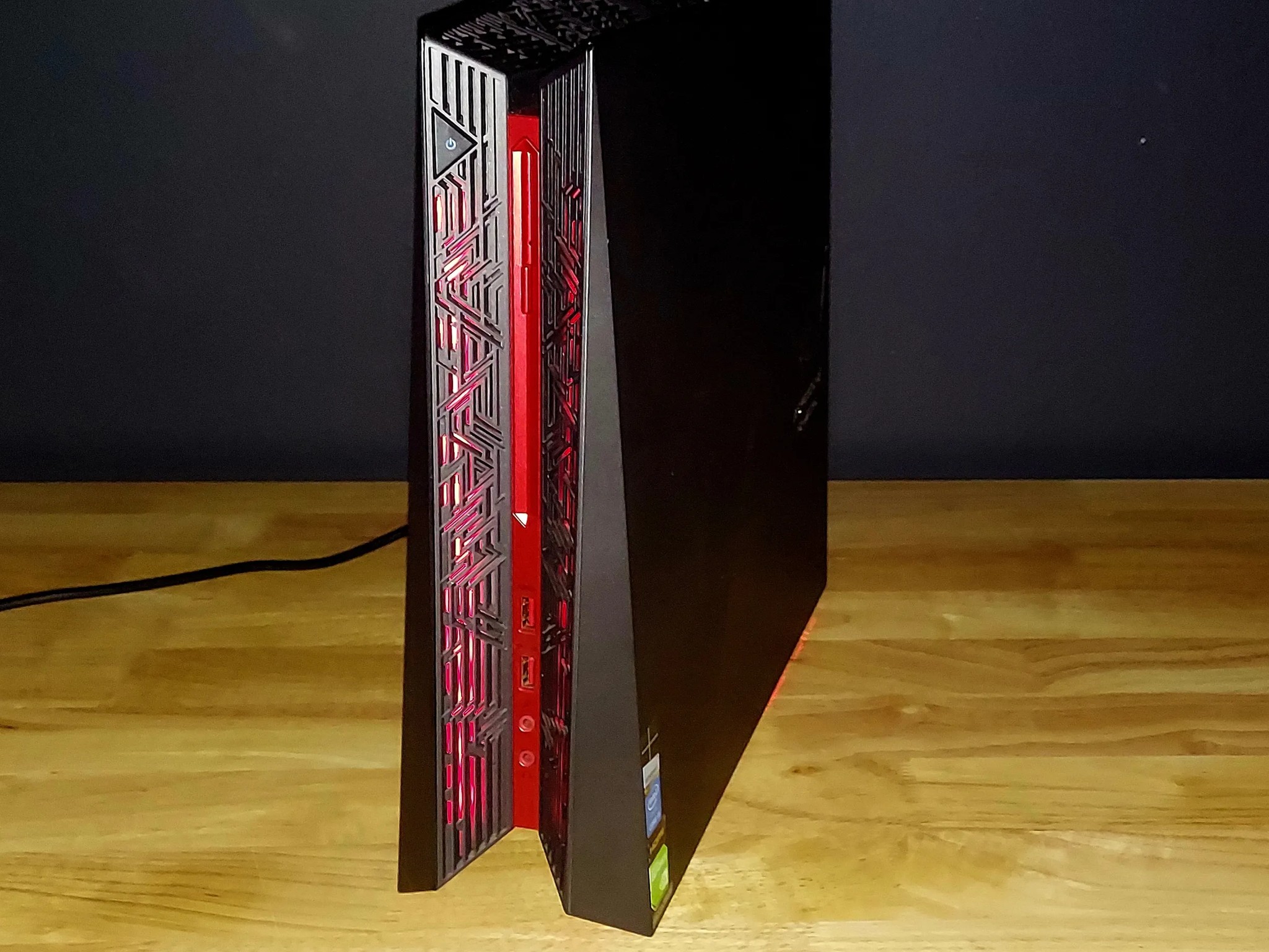 ASUS ROG desktop, i7-4790, RX 6400 4GB, 16GB RAM, 128gb SSD 1TB HDD.