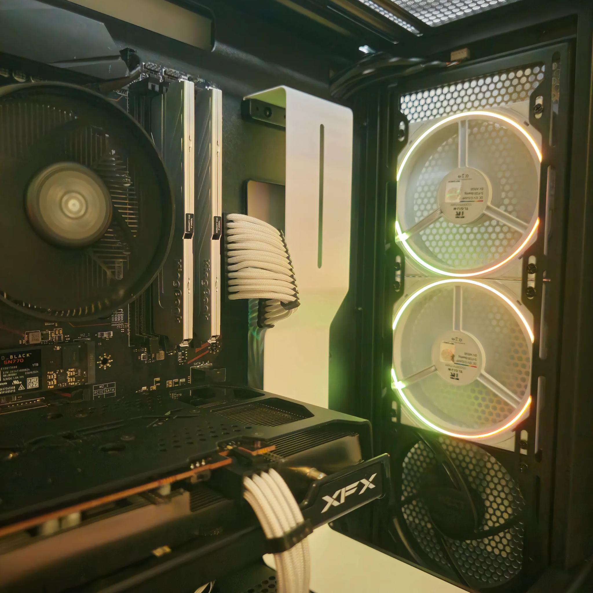Mid-Range Gaming PC // RX 6600 // Ryzen 5 3600 // 32GB DDR4 // 1TB NVME