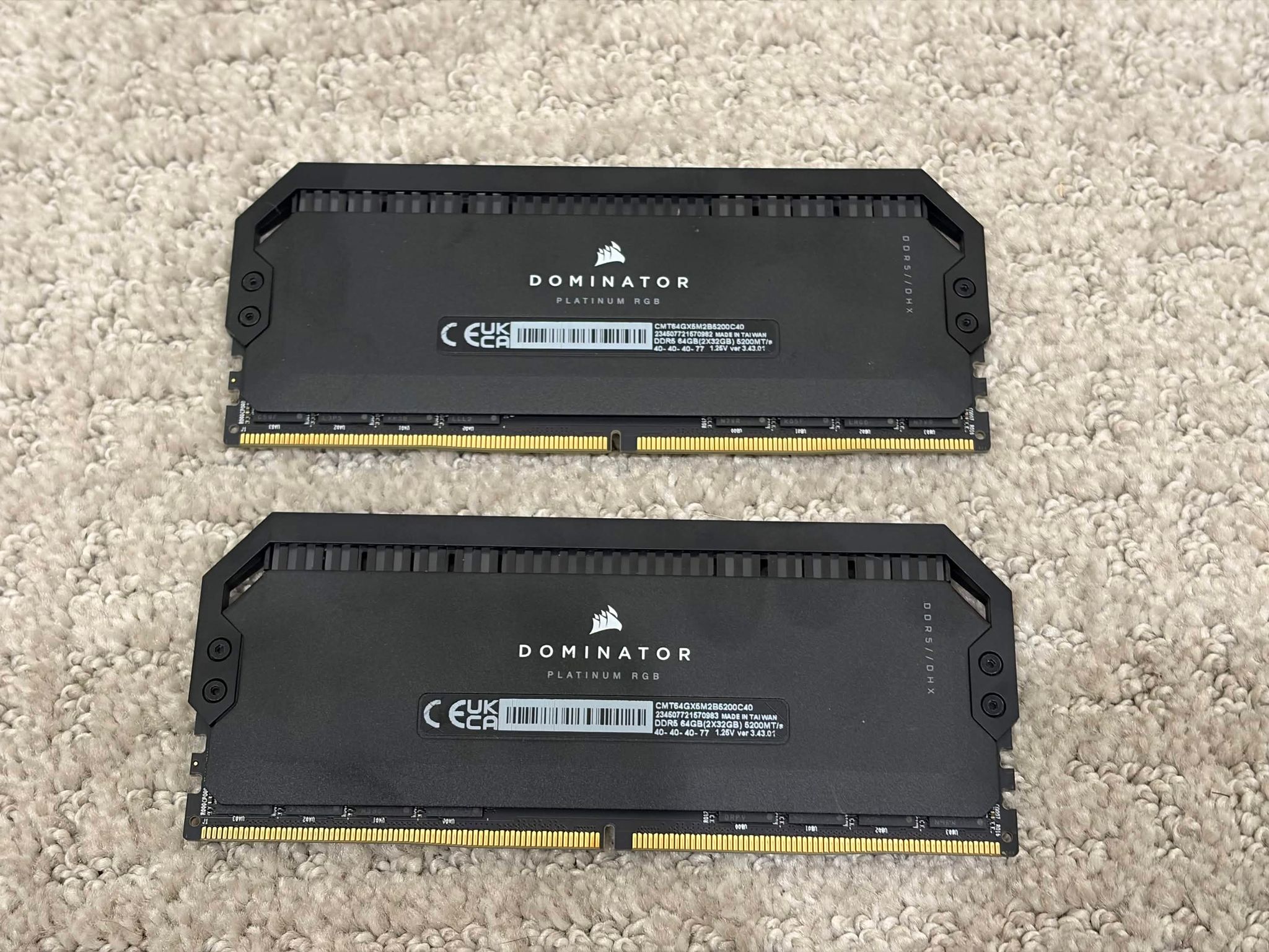 CORSAIR Dominator Platinum RGB DDR5 64GB (2x32GB) 5200MHz CL40 - Black (CMT64GX5M2B5200C40)
