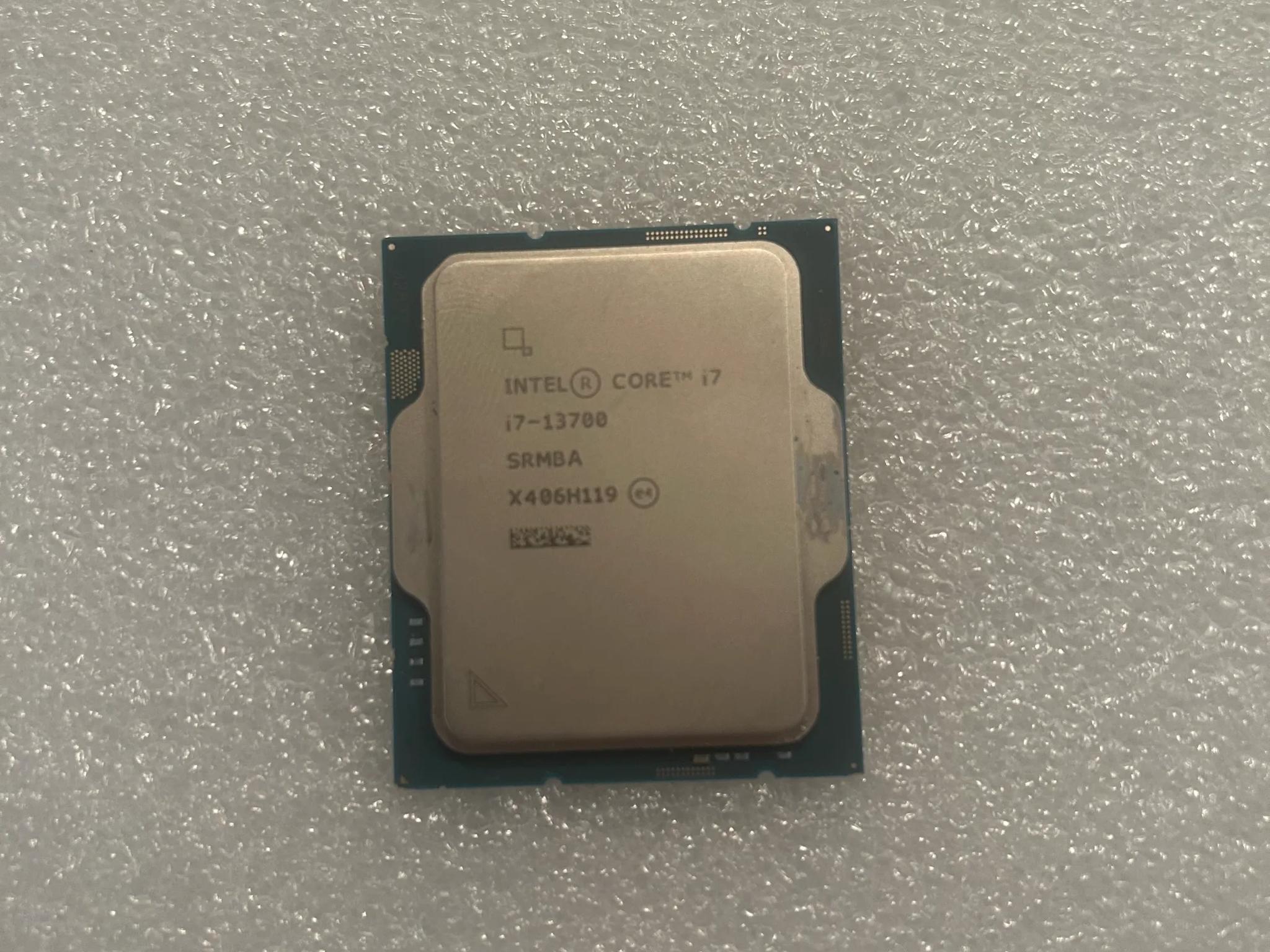 Intel Core i7 13700