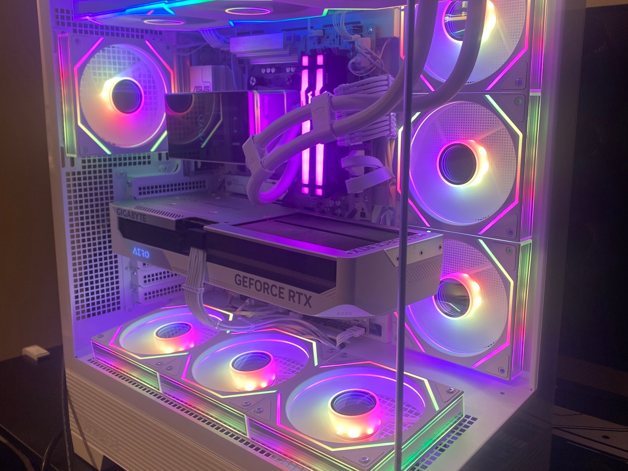 ALL-WHITE GAMING PC | RYZEN 7 9700X | RTX 4070 Ti AERO | 32GB DDR5 | 1TB