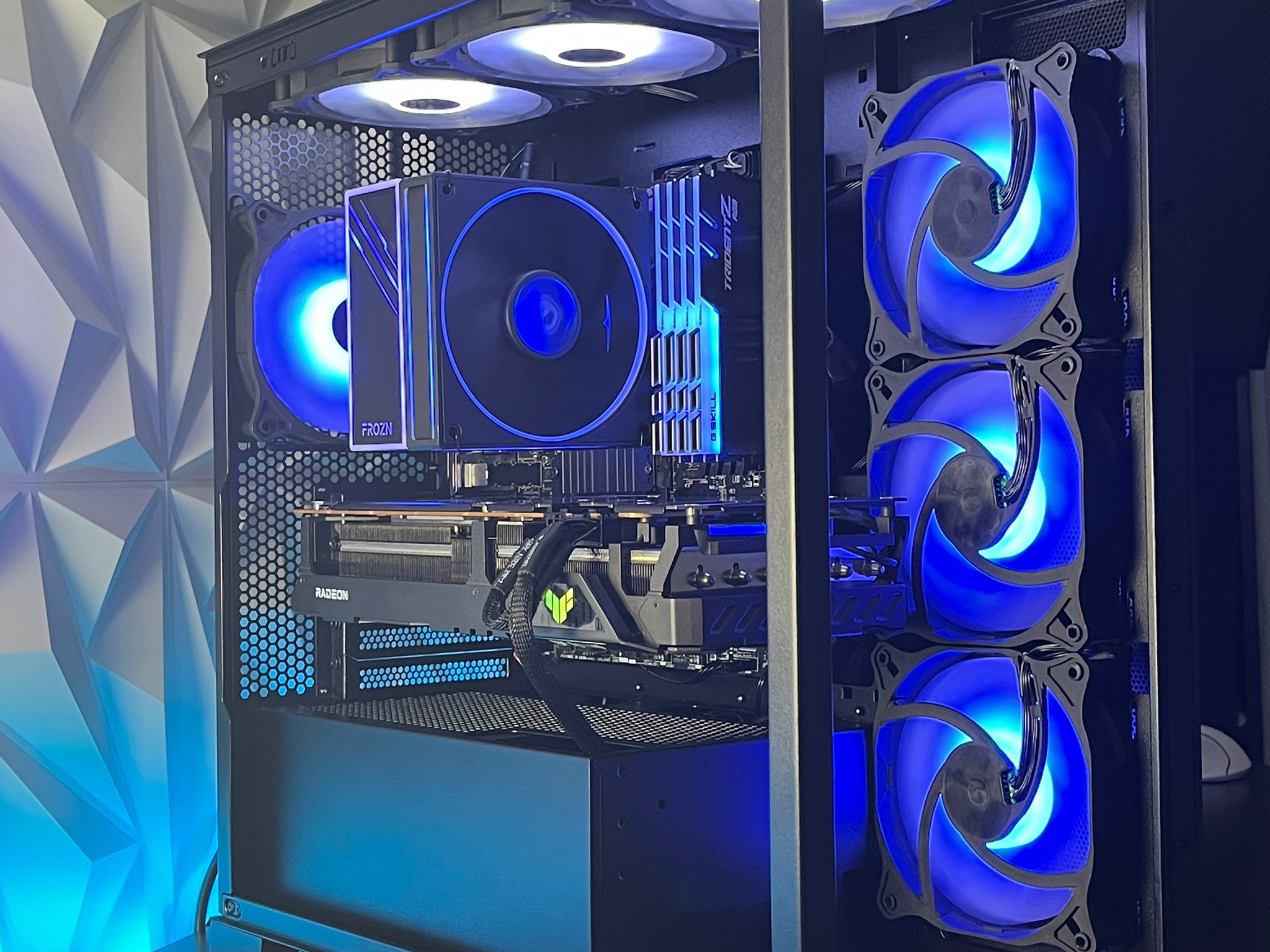 TUF RX 6800 16GB, Ryzen 7 5800X, 32GB 3600MHz | Black RGB Gaming Computer/PC