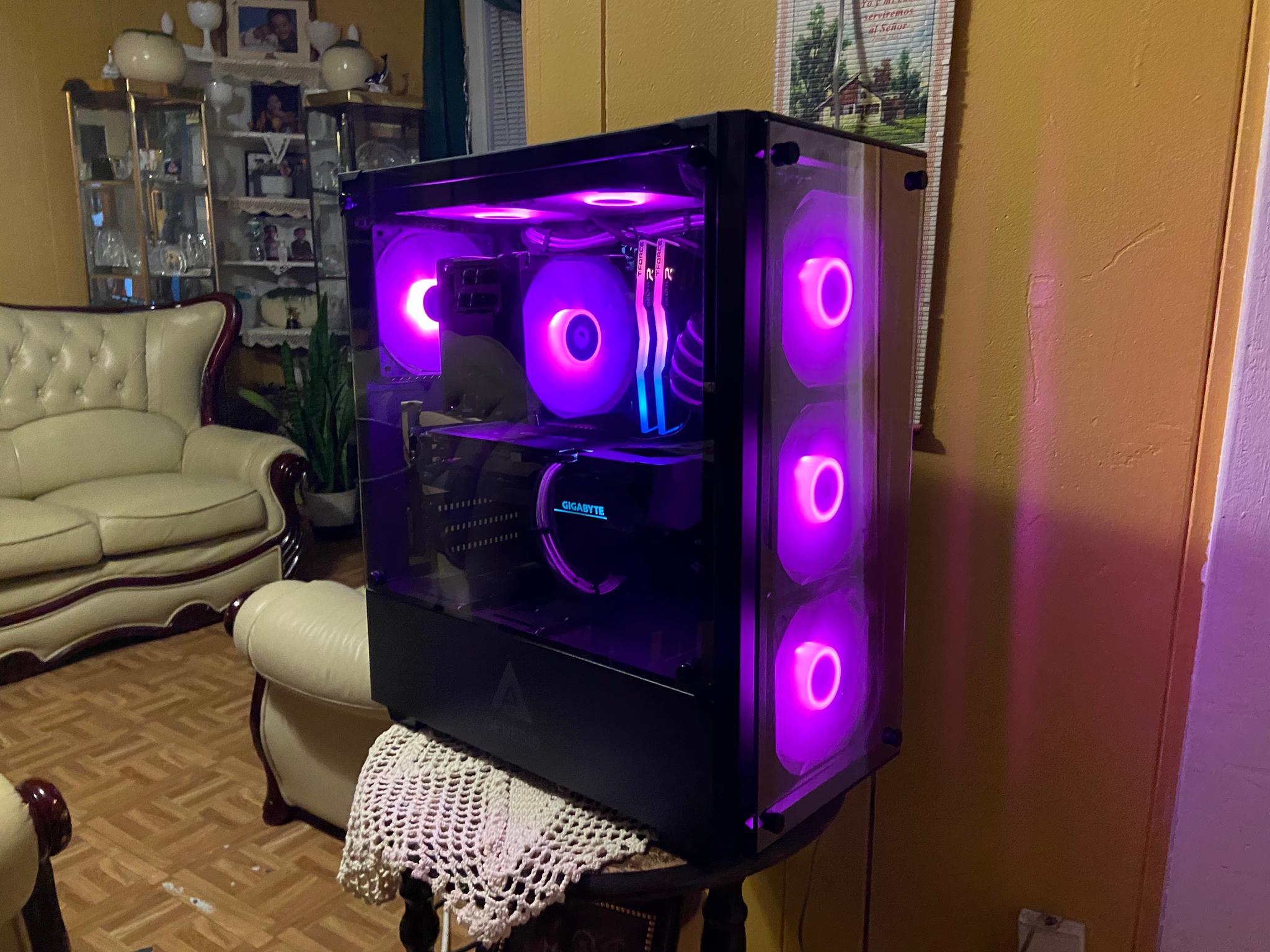 Gaming PC: Ryzen 5 3600, RX 6600xt, 16GB DDR4 Ram, 1TB M.2 SSD + 1TB HDD, Windows 11 Pro