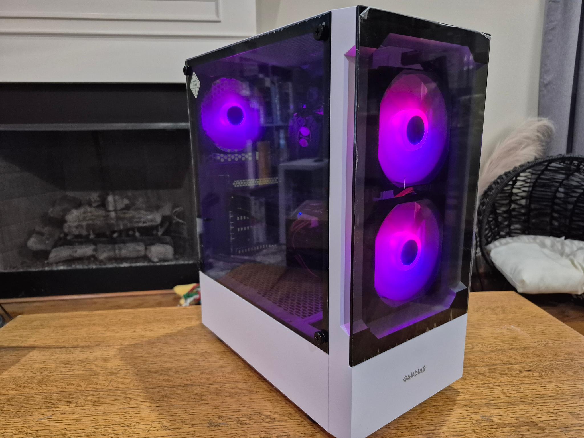 80 FPS Fortnite | i5-4590 , 16GB RAM, 256GB SSD, 500GB HDD, R9 270 2GB, RGB, Wifi