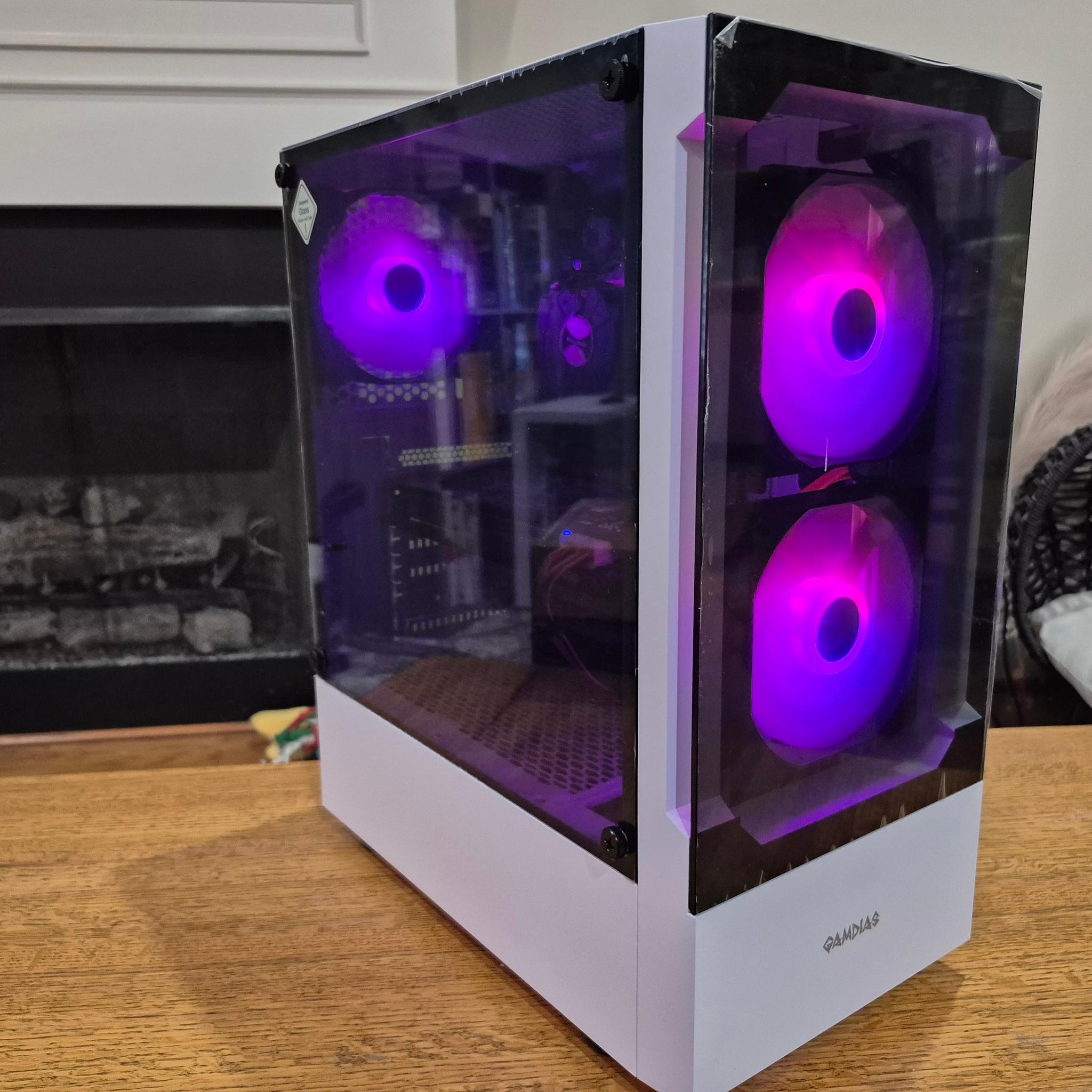 80 FPS Fortnite | i5-4590 , 16GB RAM, 256GB SSD, 500GB HDD, R9 270 2GB, RGB, Wifi