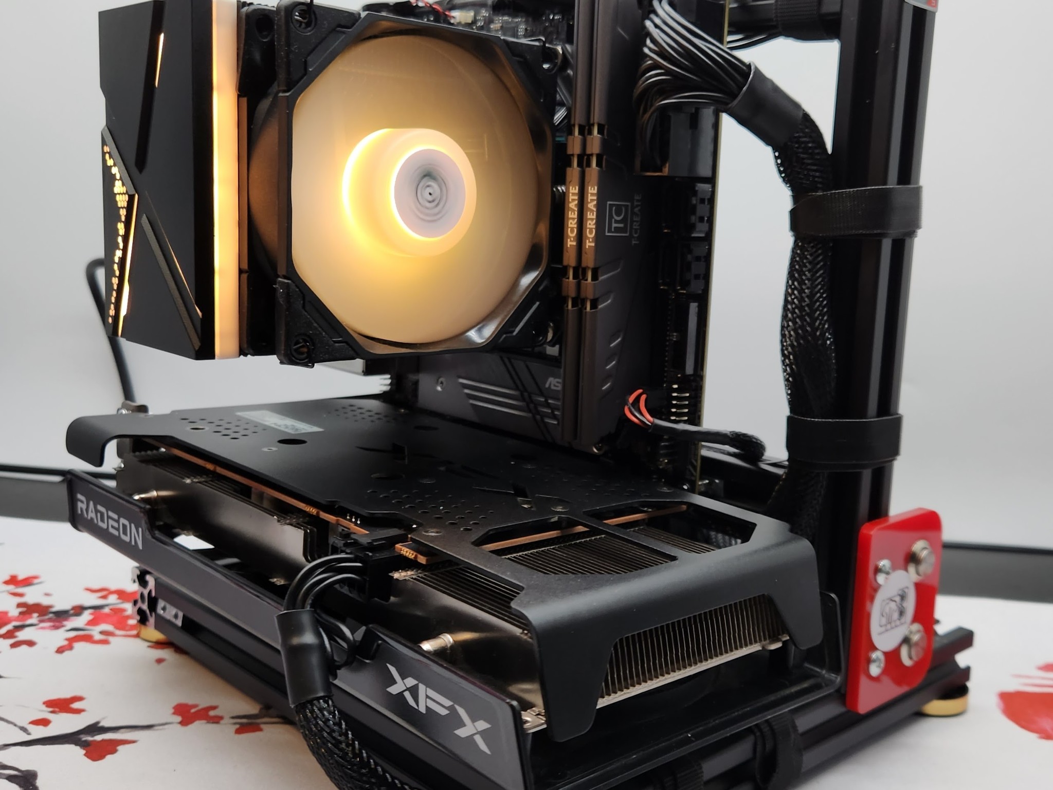 Tiny Portable Rig Ryzen 5 / 32GB DDR 4 / 1TB SSD / RX 6600 8GB
