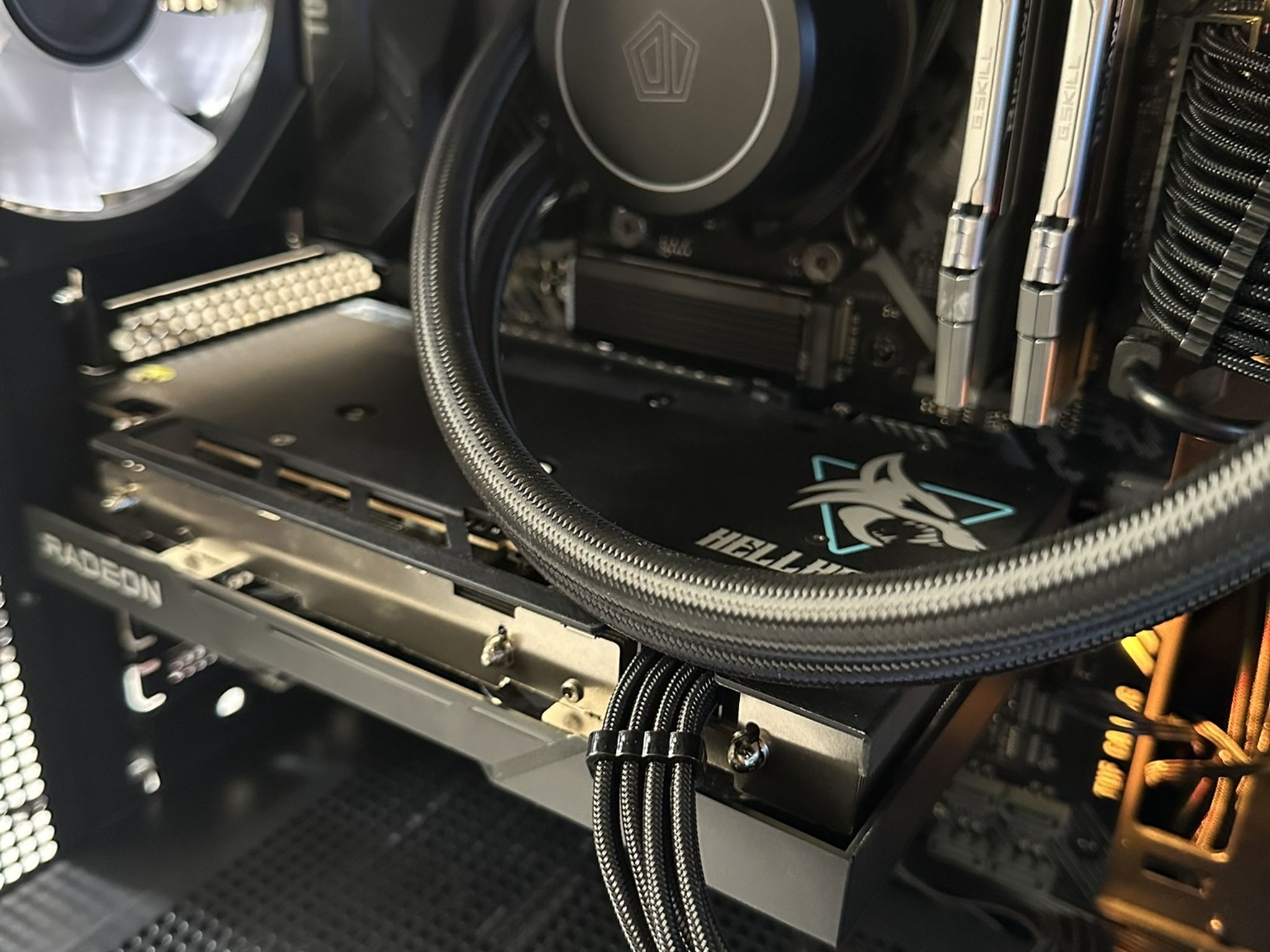 Gaming PC - Ryzen 7 2700X / RX 6600 XT / 512GB NVME / 16GB RAM