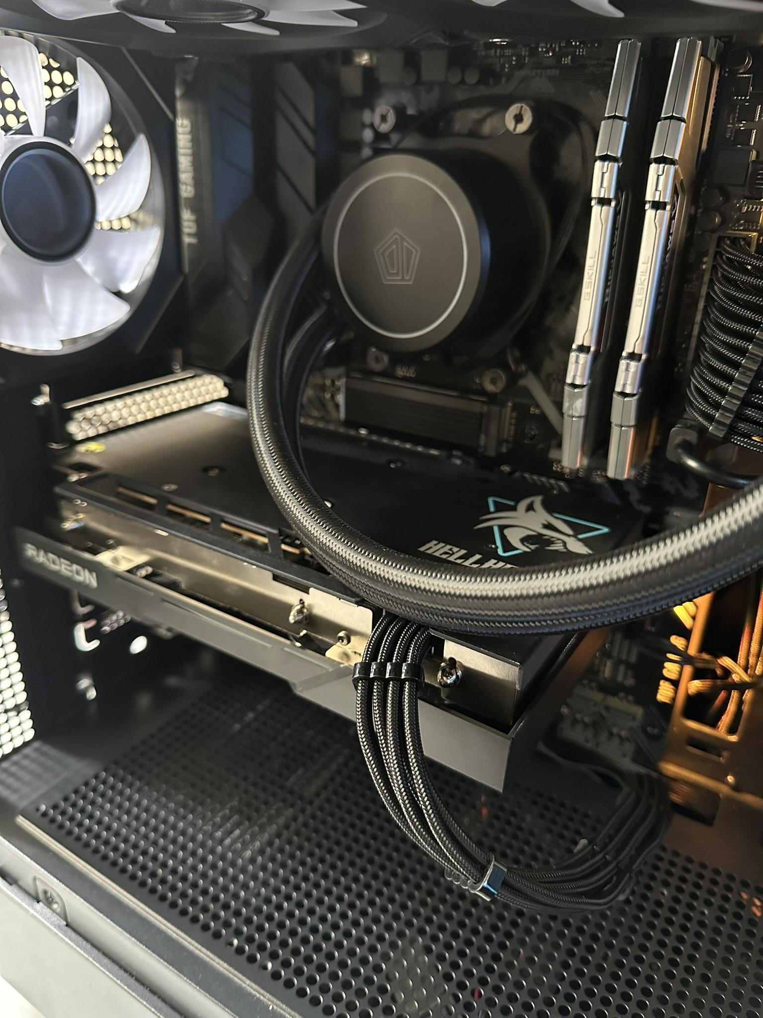 Gaming PC - Ryzen 7 2700X / RX 6600 XT / 512GB NVME / 16GB RAM